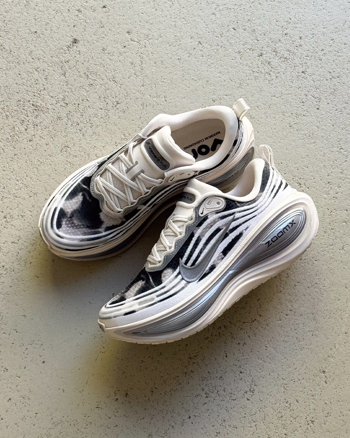 Nike Wmns Vomero Plus SE