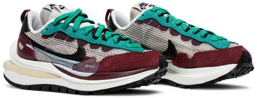 Nike Sacai x Nike VaporWaffle Villain Red