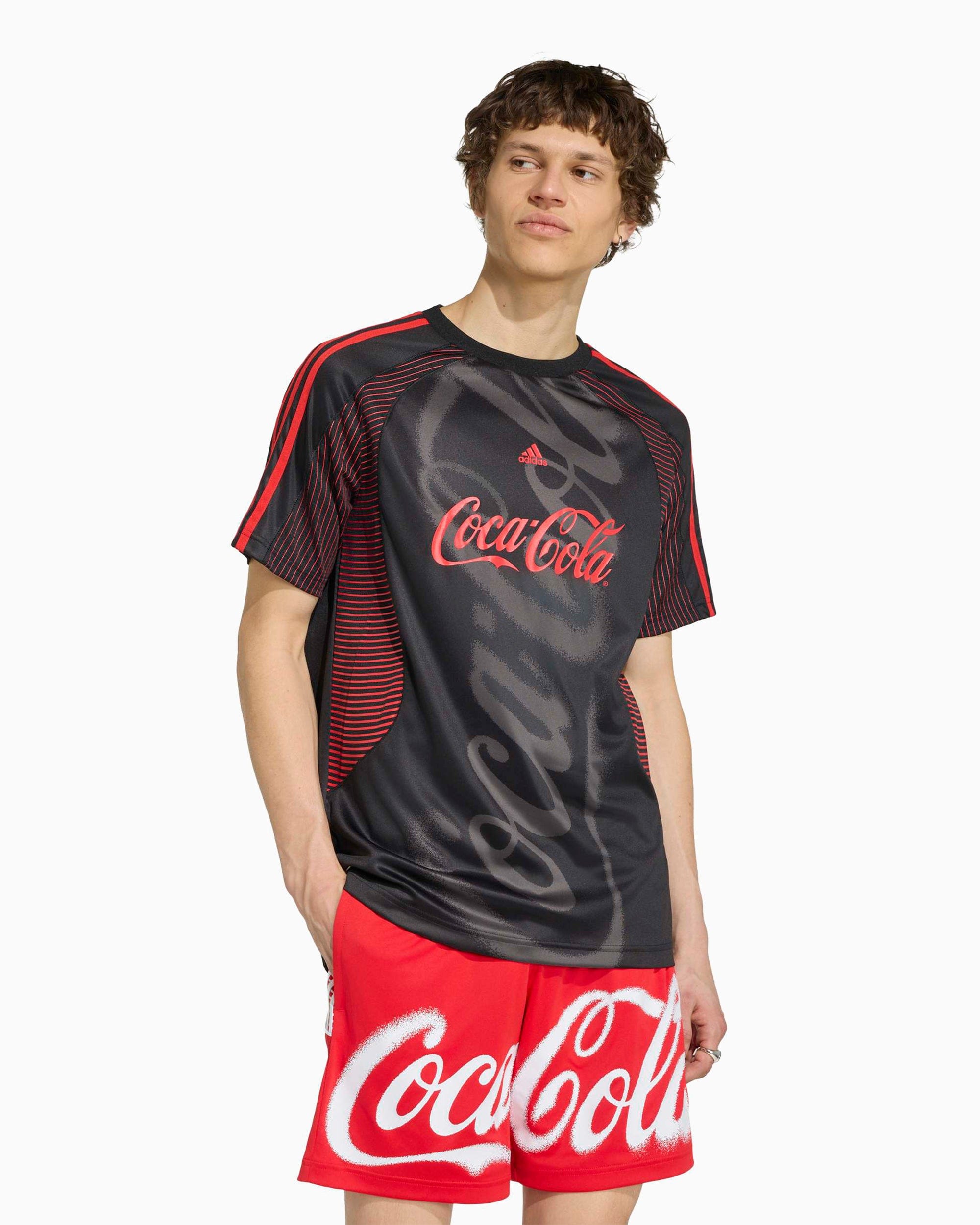 adidas Camiseta con logo adidas Originals x Coca - Cola Teamgeist para hombre