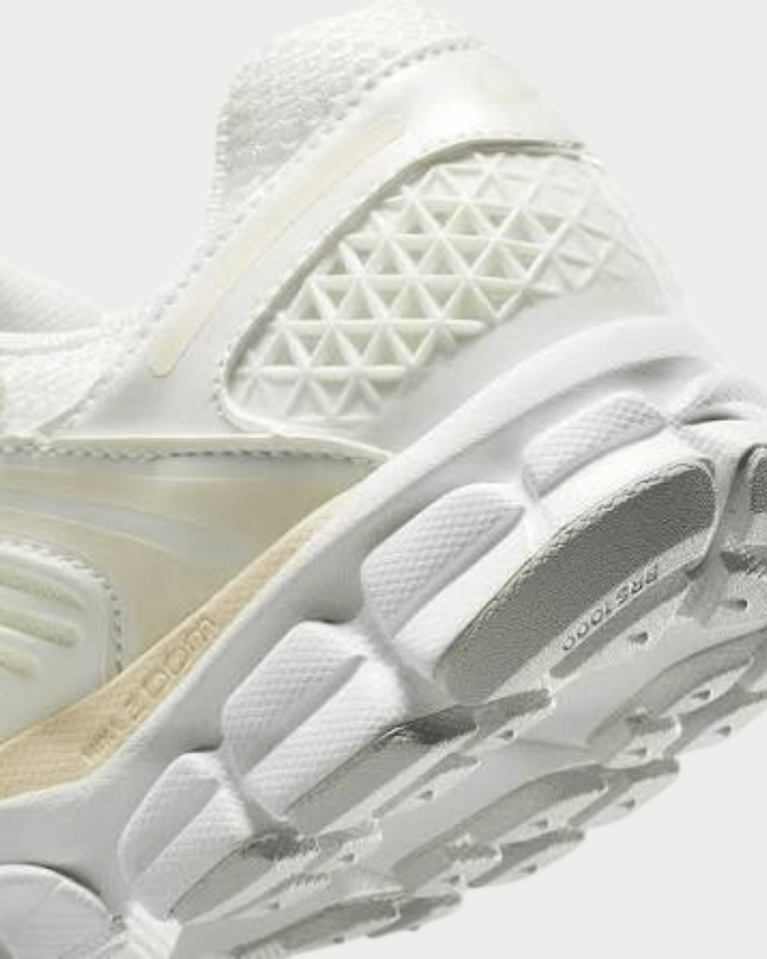 Nike WMNS Nike Zoom Vomero 5 - Sail/Summit White/Coconut Milk/Sail