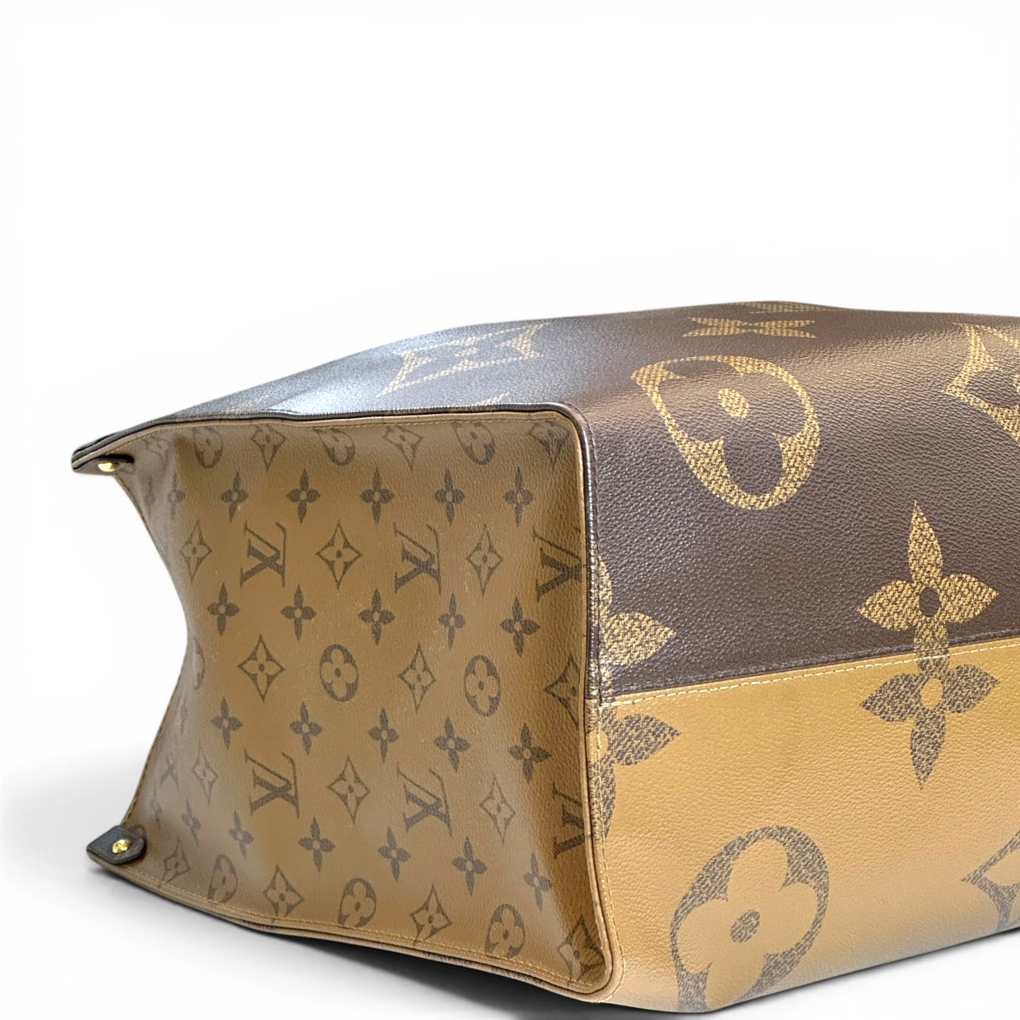 Louis Vuitton OnTheGo MM Giant Reverse Monogram Canvas