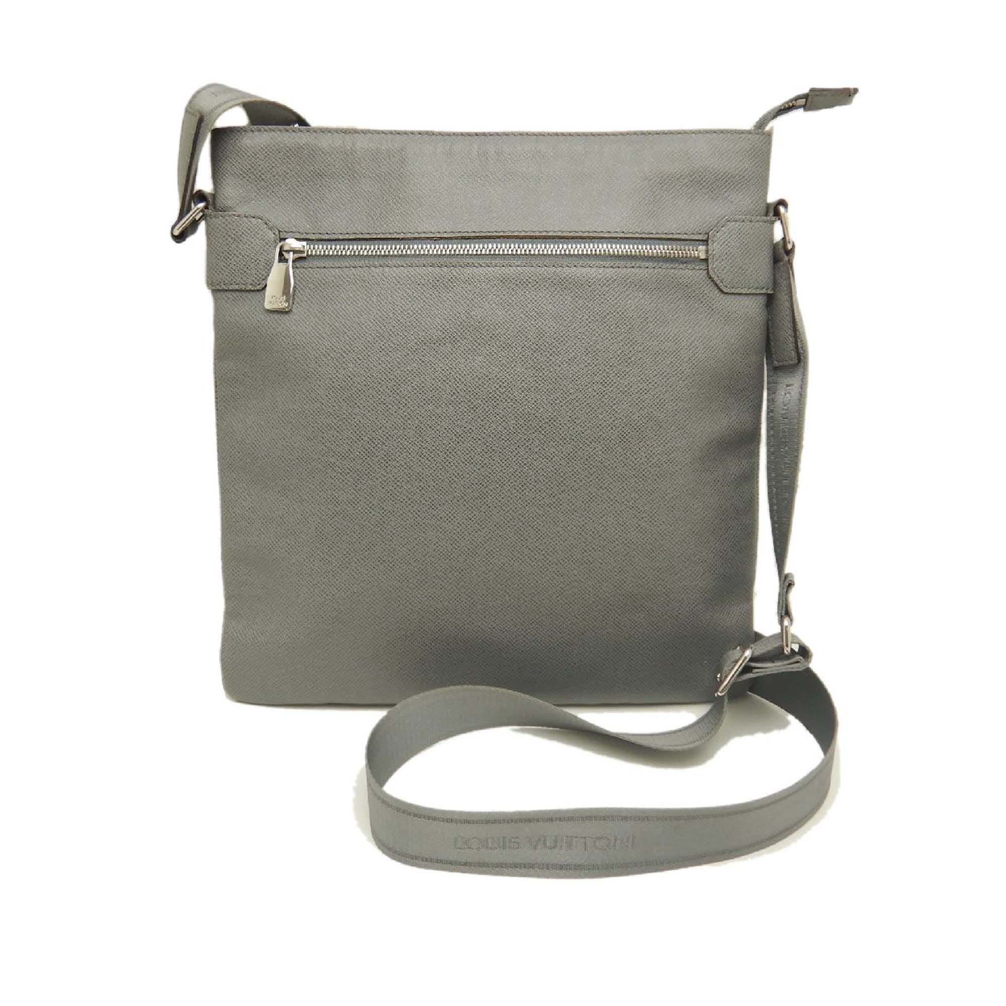 Louis Vuitton Taiga Sasha