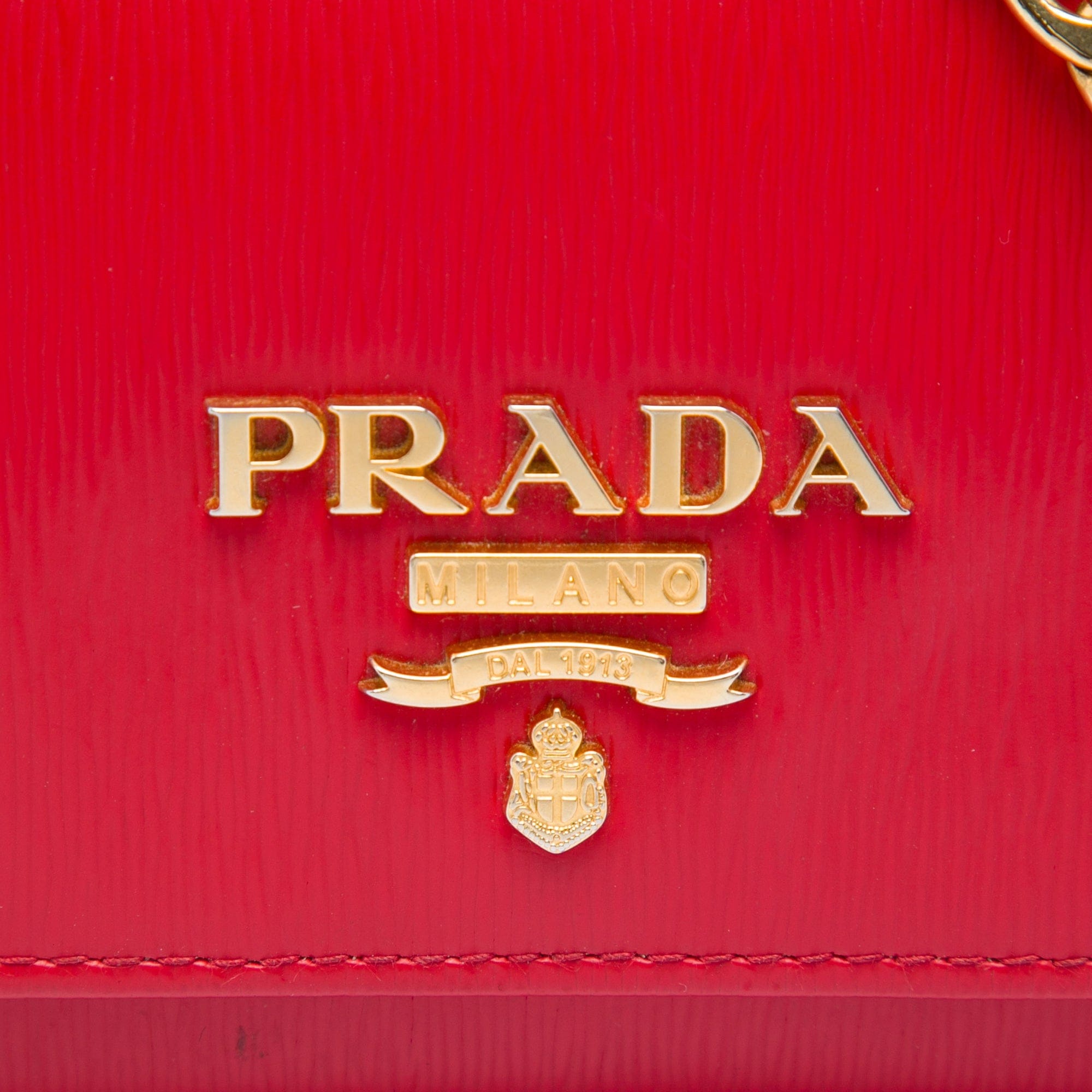 Prada Vitello Move Wallet on Chain