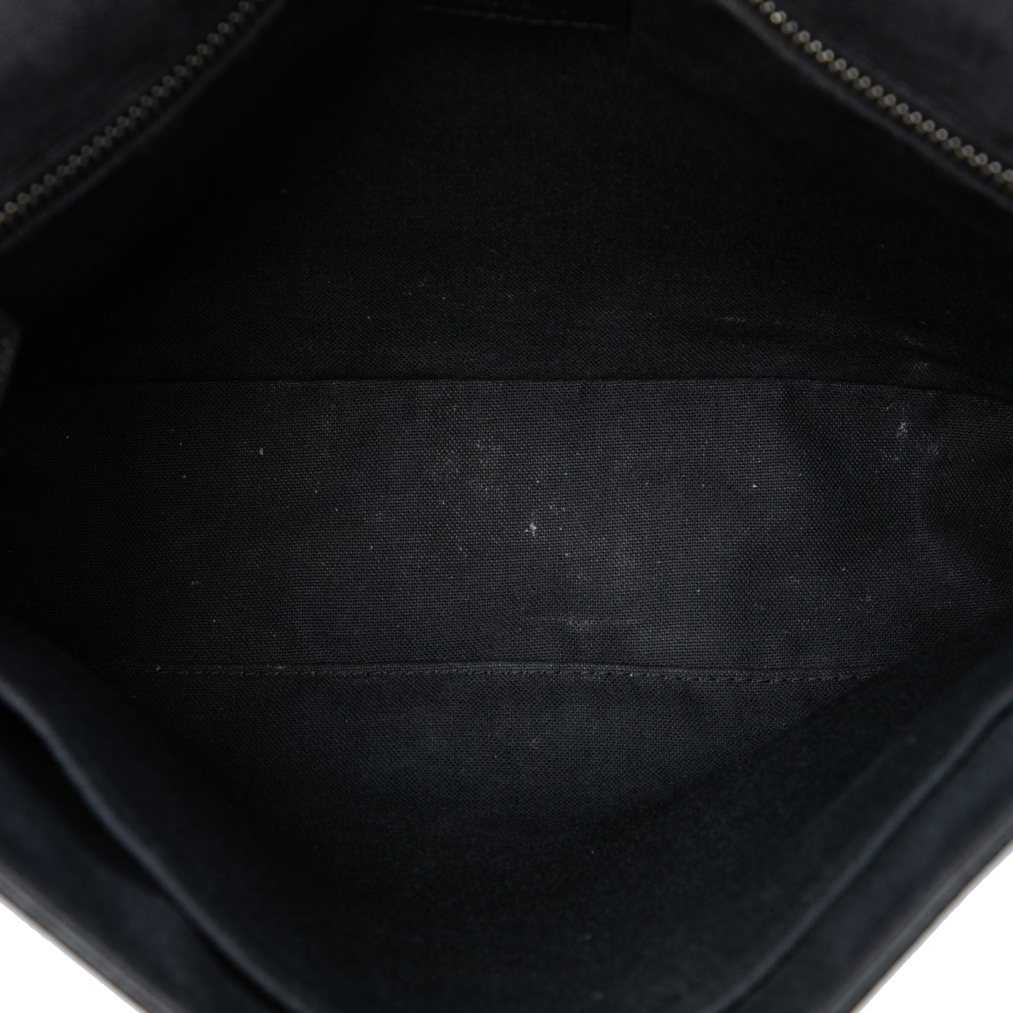 Louis Vuitton Taiga Roman MM