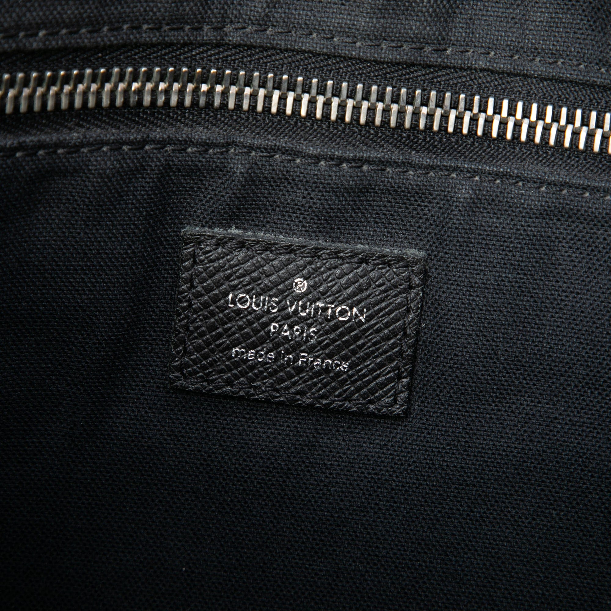 Louis Vuitton Taiga Roman MM