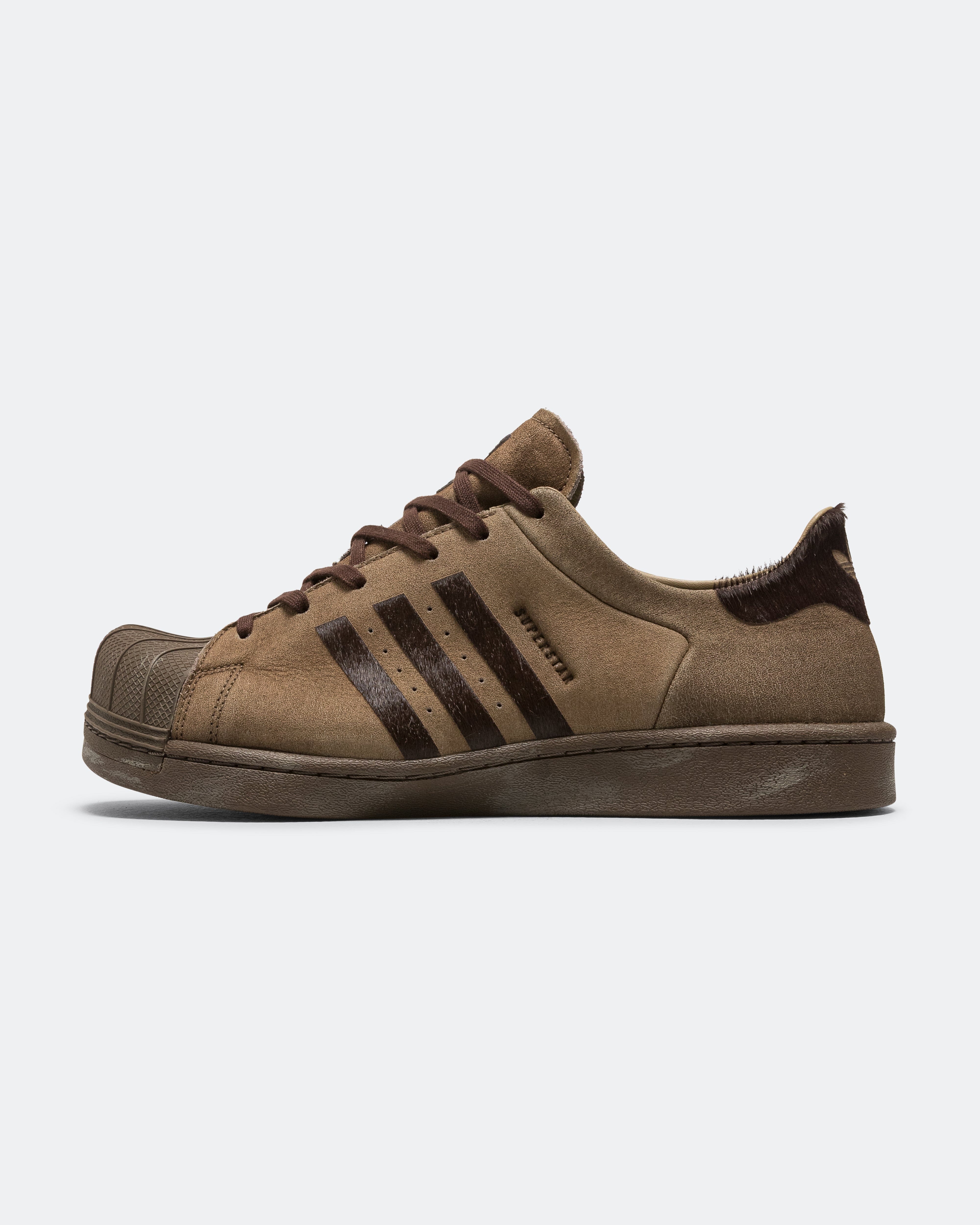 adidas Womens SST Shaved x AVAVAV - Dark Brown/Elmwood