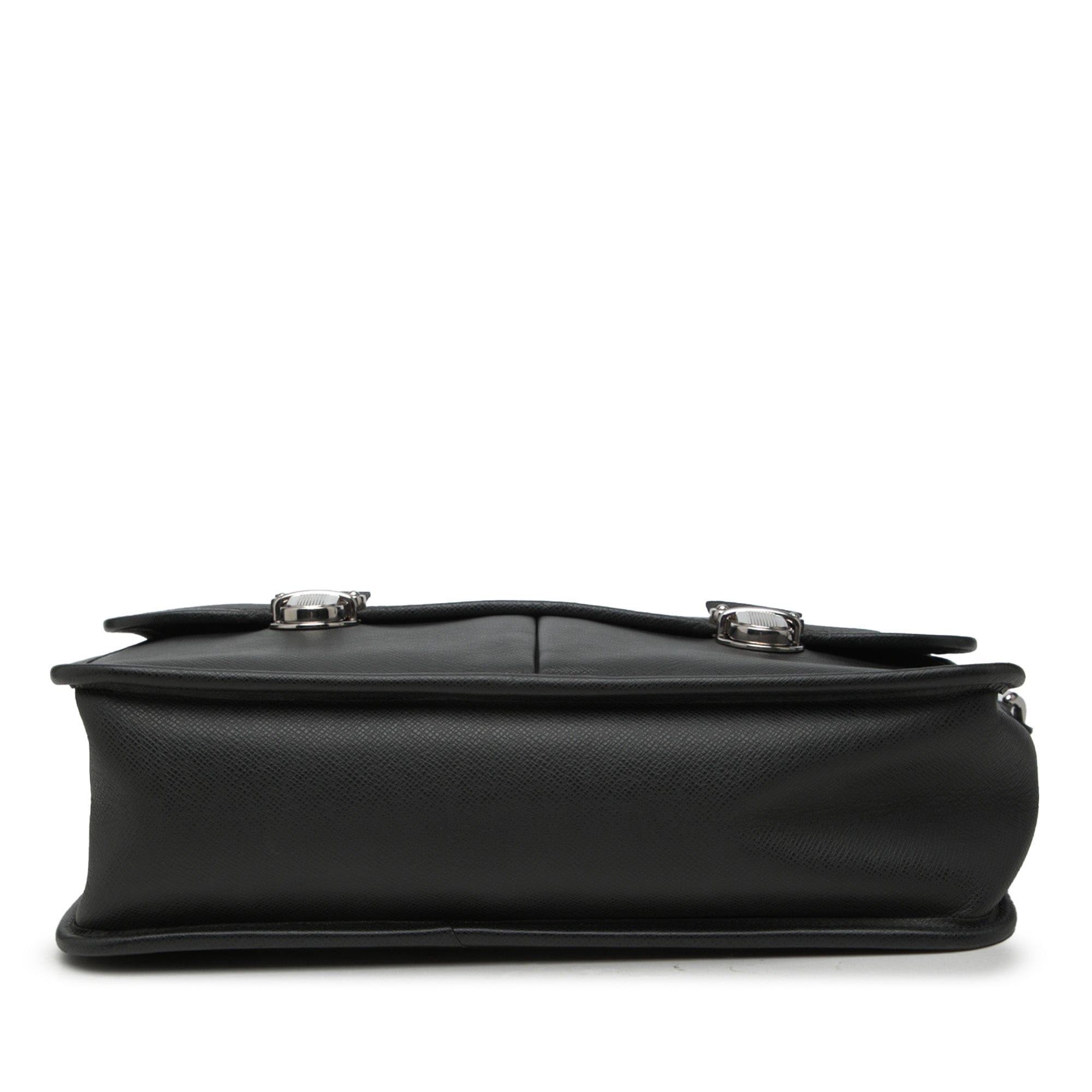 Louis Vuitton Taiga Alexei Messenger