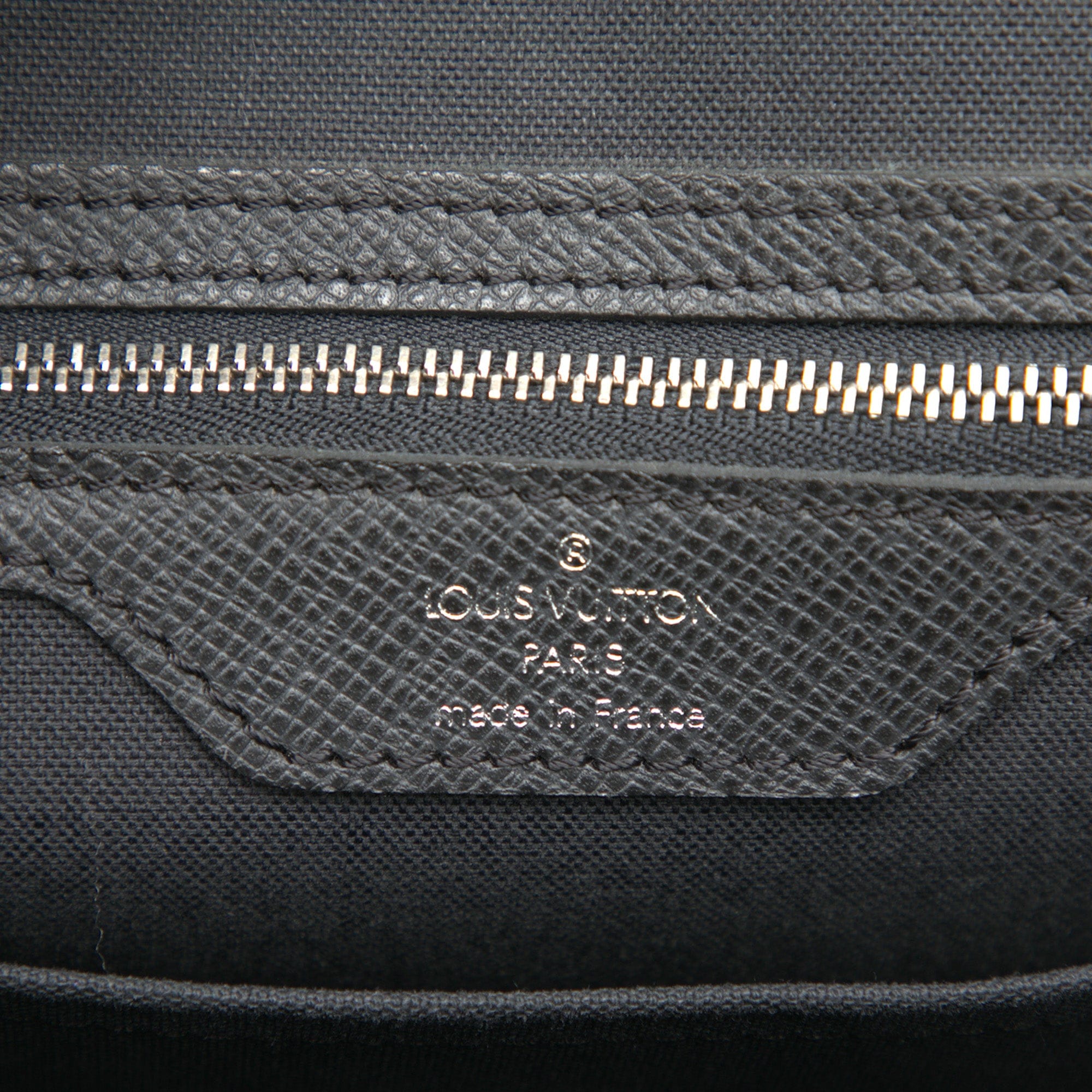 Louis Vuitton Taiga Alexei Messenger