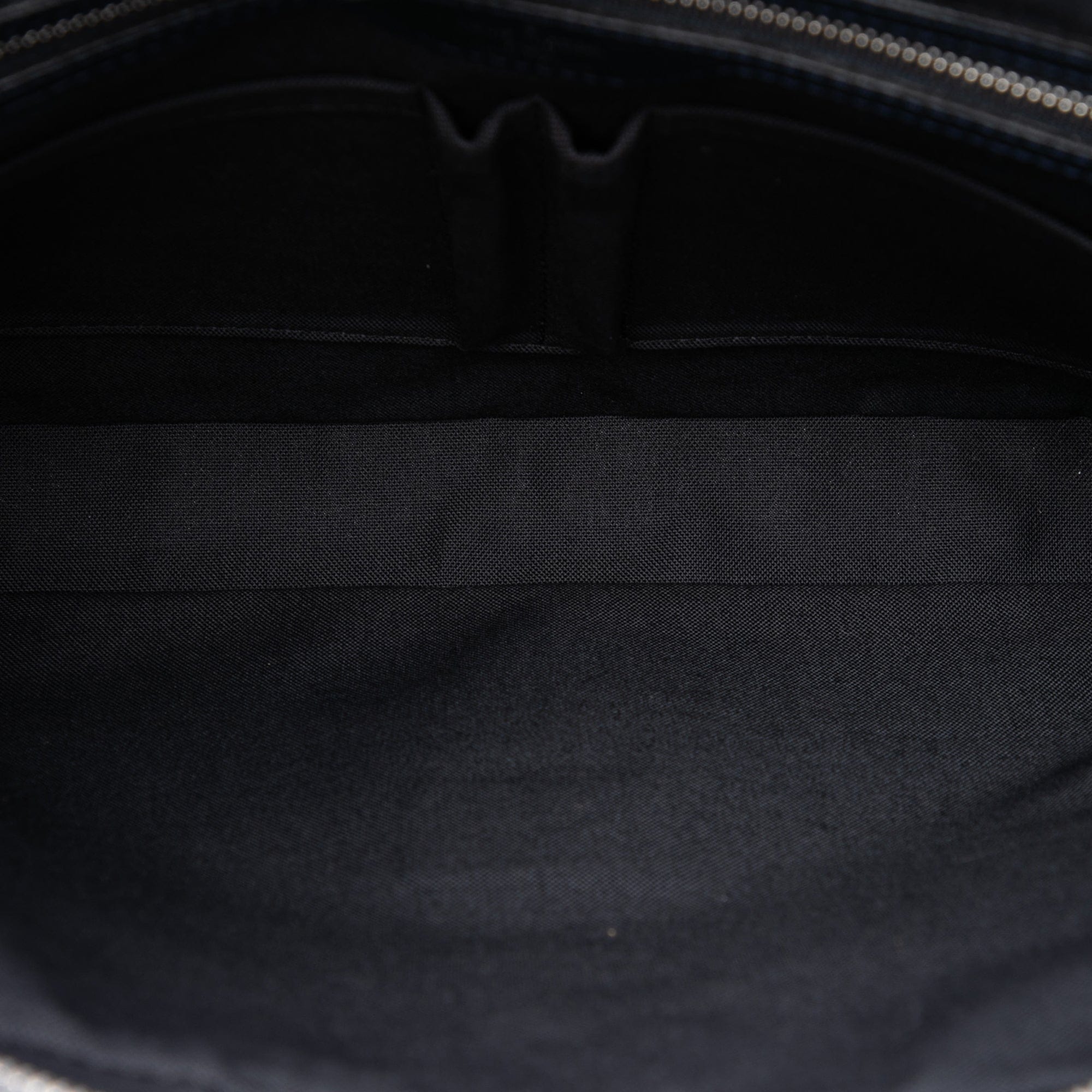 Louis Vuitton Taiga Vassili PM