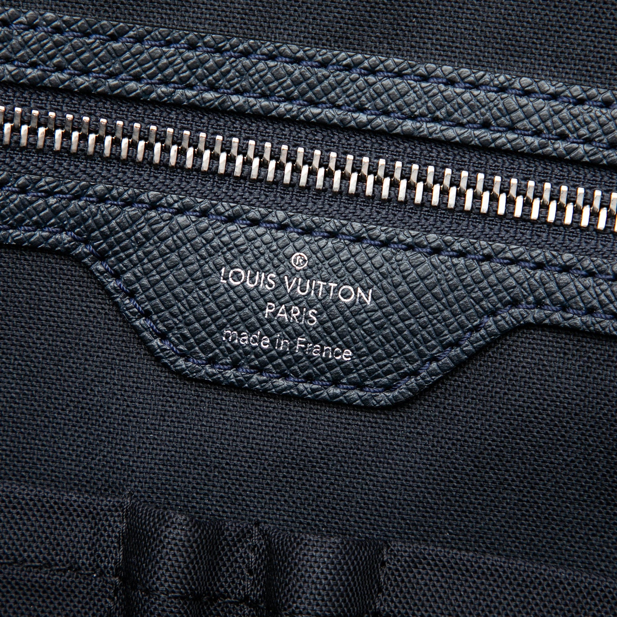 Louis Vuitton Taiga Vassili PM