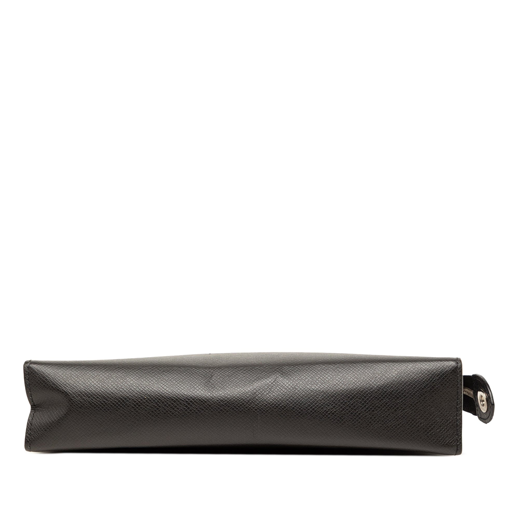 Louis Vuitton Taiga Pochette Voyage MM