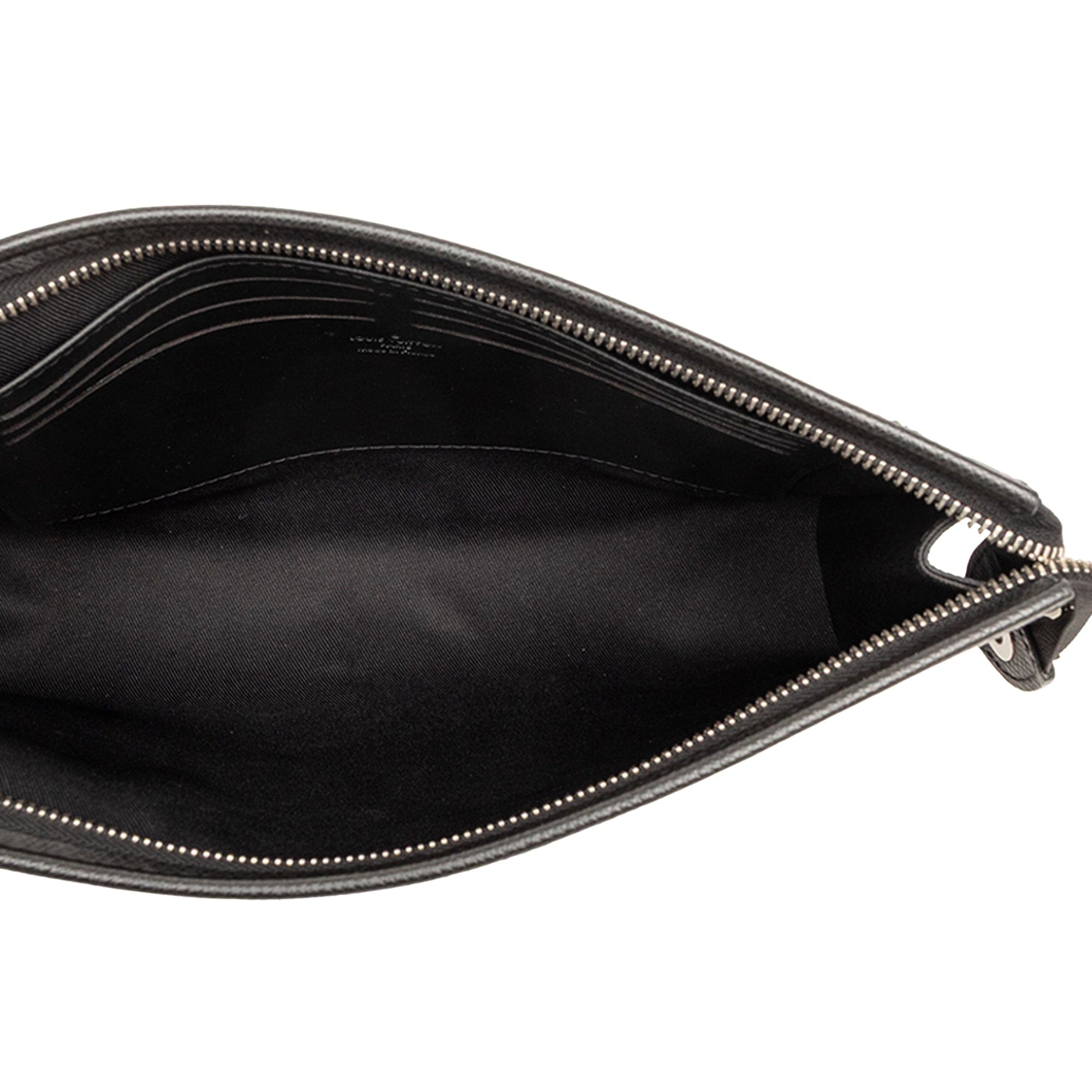Louis Vuitton Taiga Pochette Voyage MM