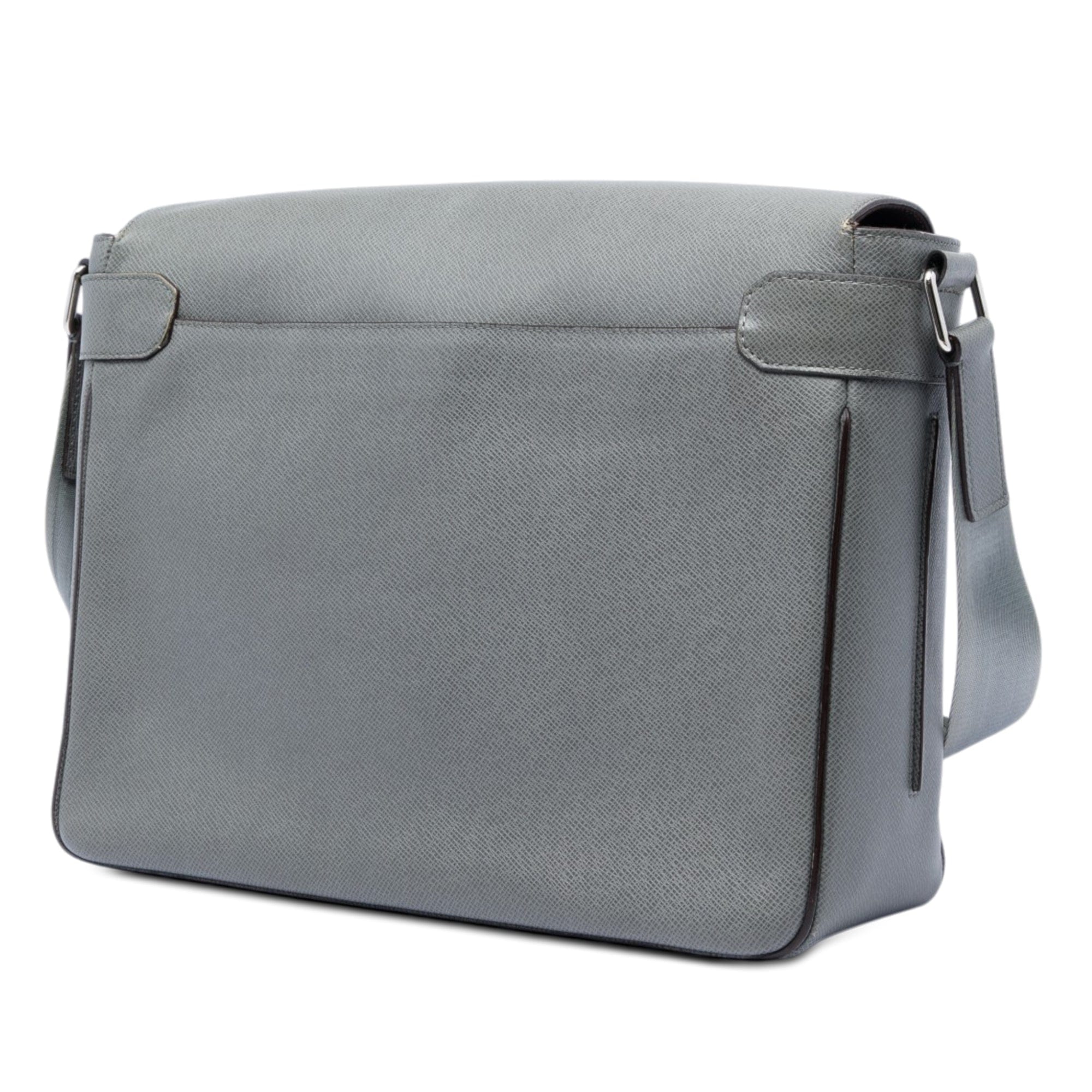 Louis Vuitton Taiga Roman GM