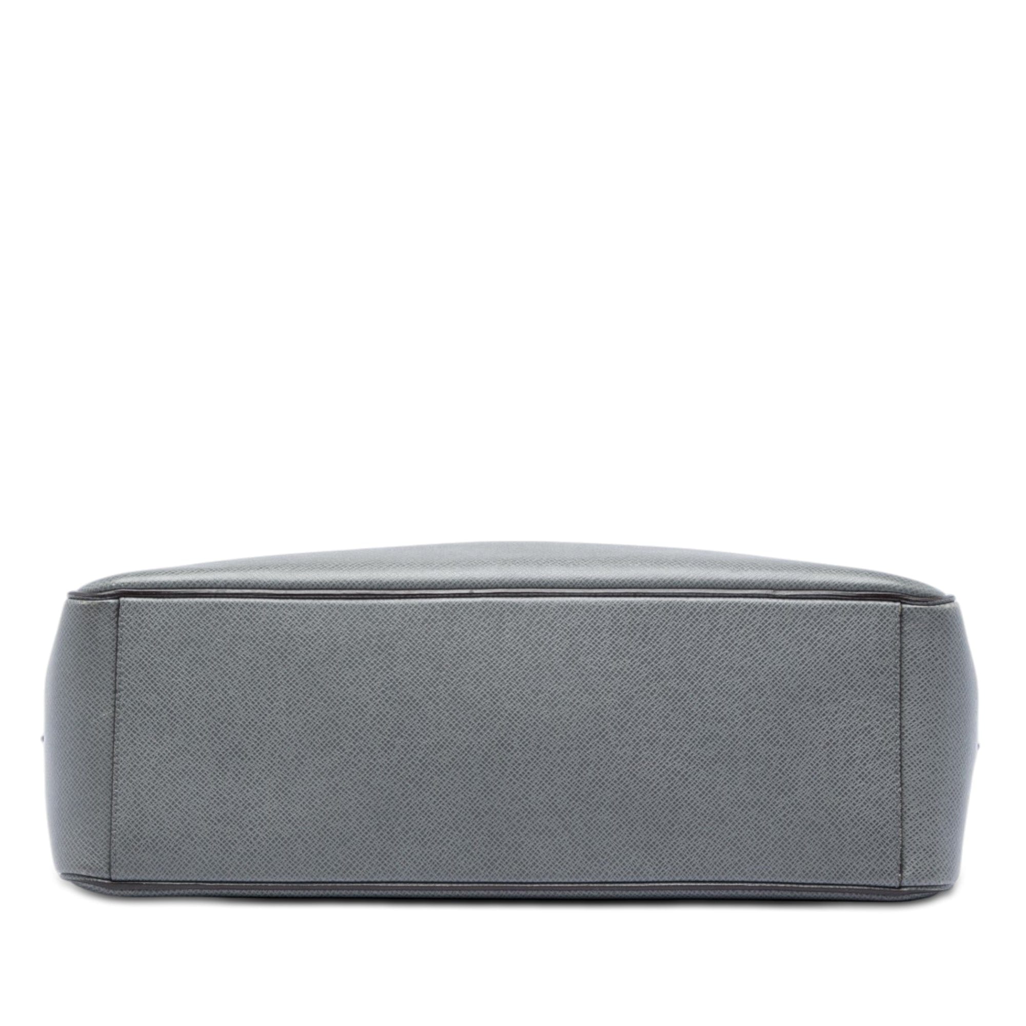 Louis Vuitton Taiga Roman GM