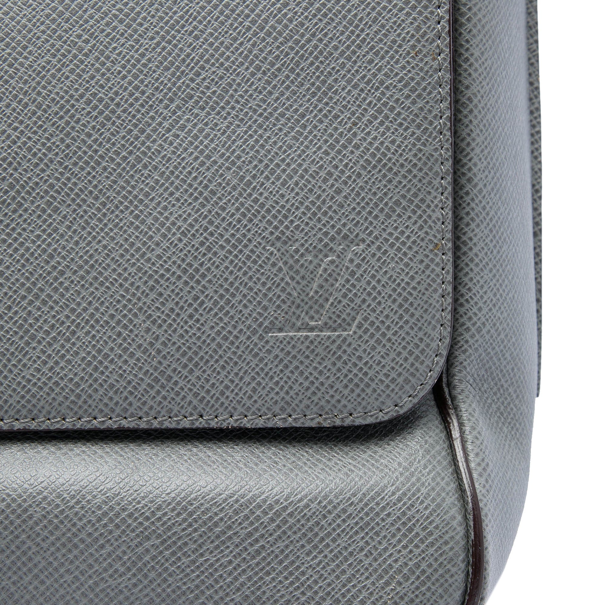 Louis Vuitton Taiga Roman GM