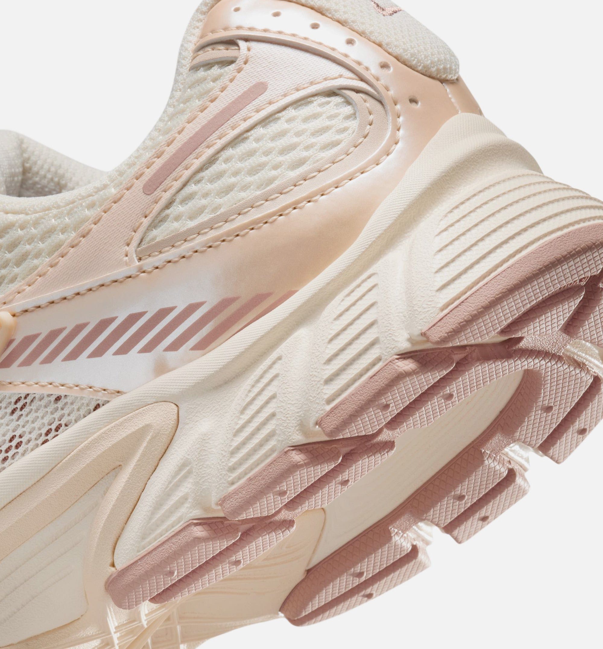 Nike V5 RNR Womens Lifestyle Shoe - Soft Pearl/Particle Pink/Pearl White