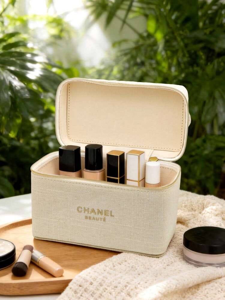 CHANEL Beauté White Cosmetic Bag