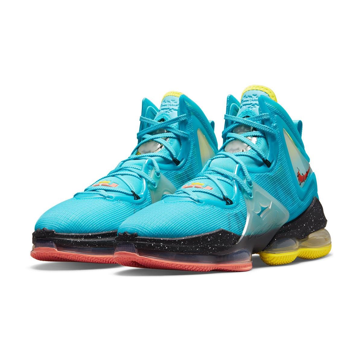 Nike LeBron 19 Christmas