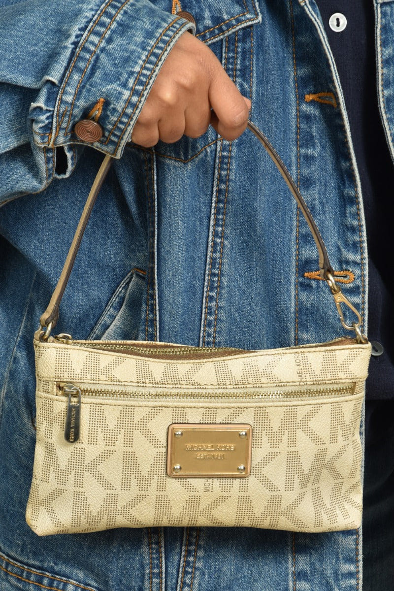 Michael Kors Monogram White Pochette Rt137 - 10