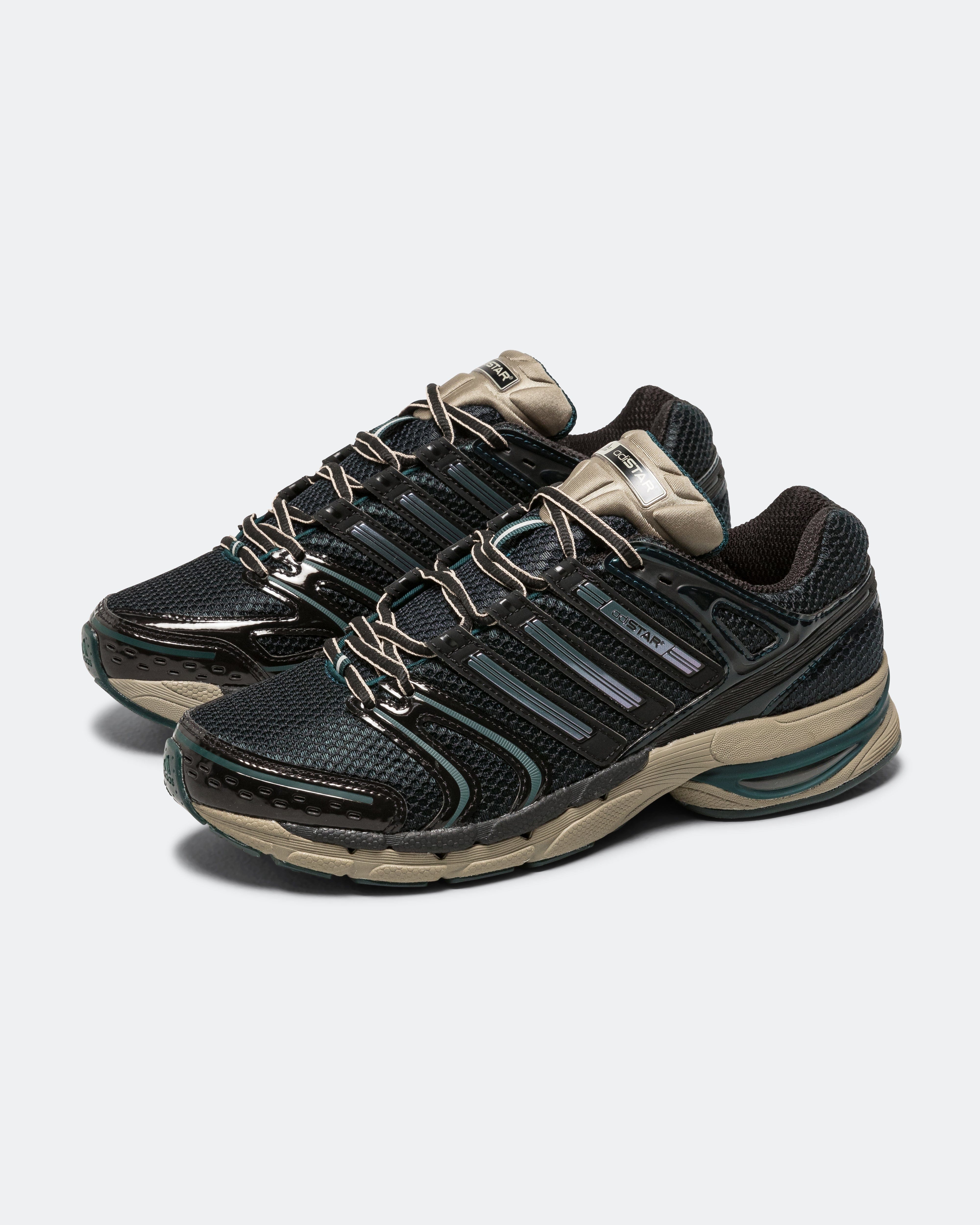 adidas Adistar Control 5 - Footwear White/Core Black - Aurora Ivy
