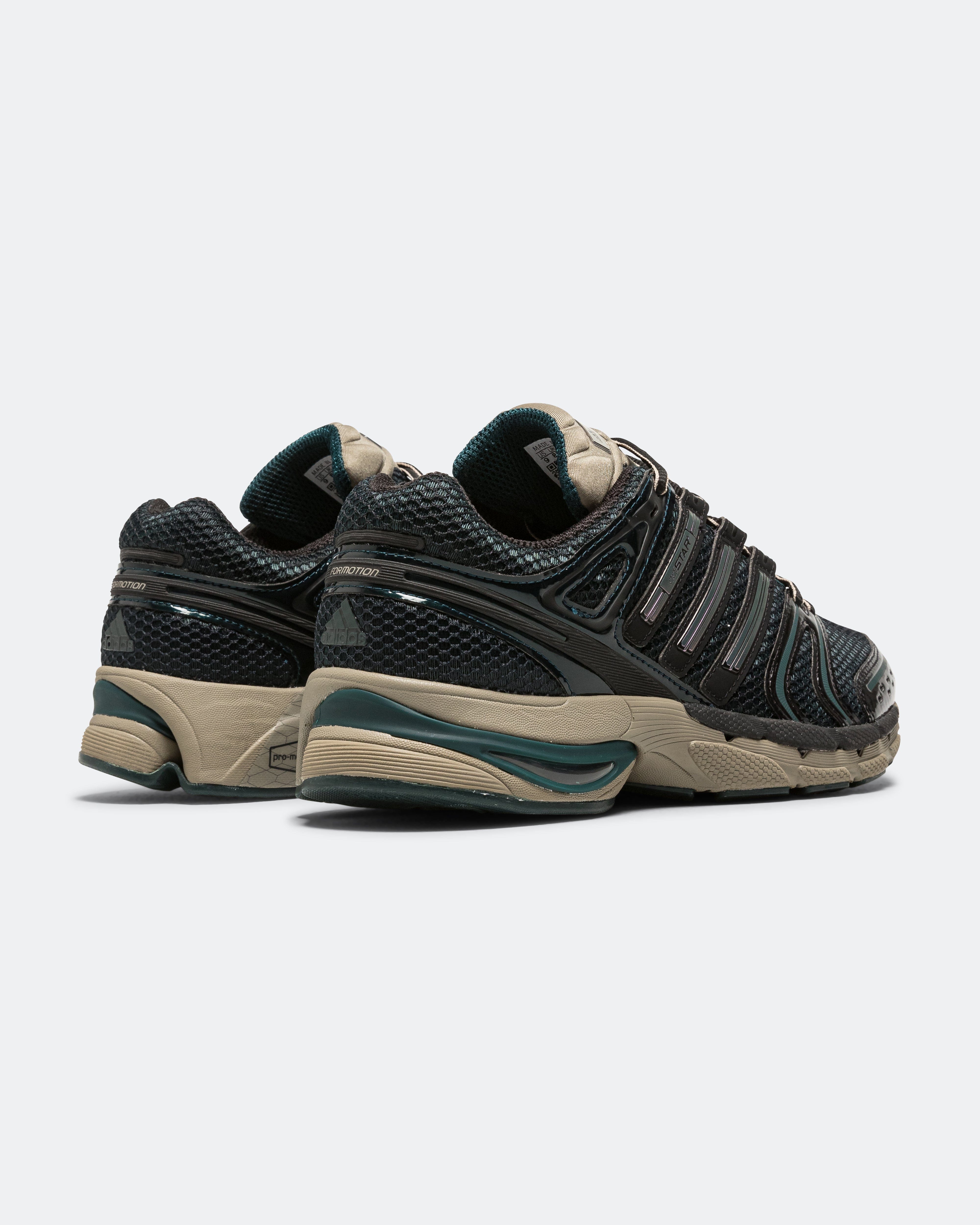 adidas Adistar Control 5 - Footwear White/Core Black - Aurora Ivy