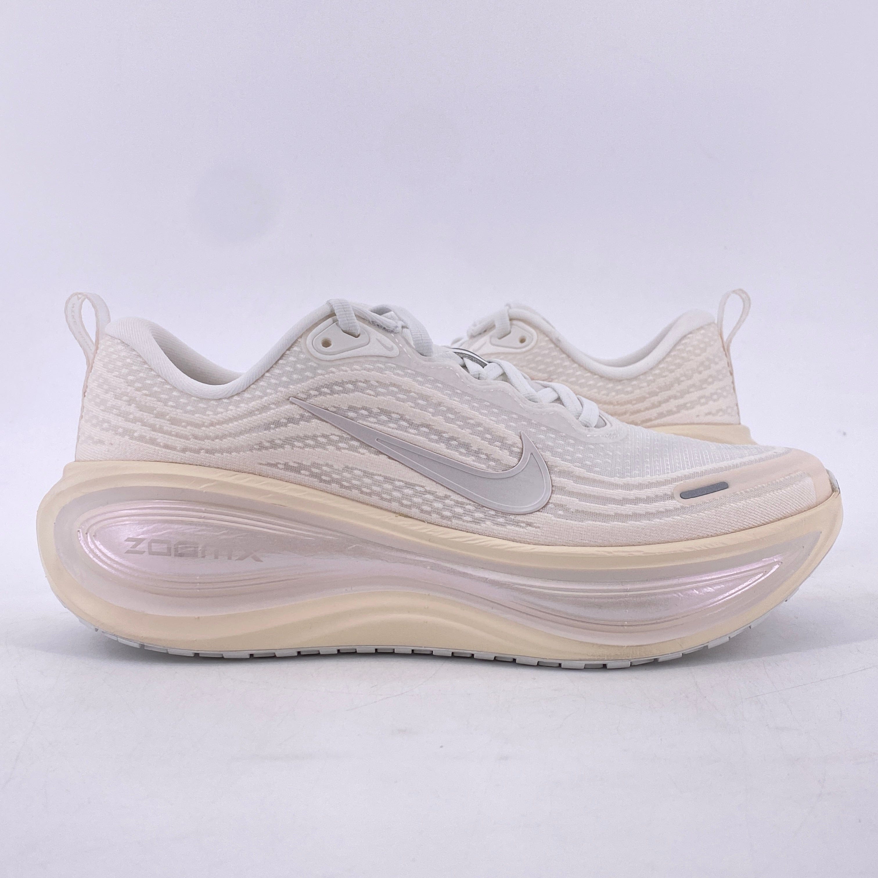 Nike (W) Vomero Plus ESS Summit White Phantom Chalk 2026 New Size 9.5W