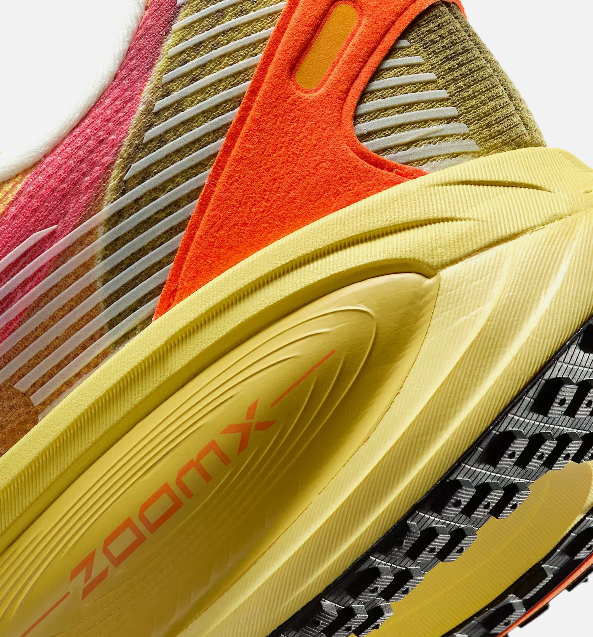 Nike Vomero 18 SE Mens Lifestyle Shoe - Yellow/White