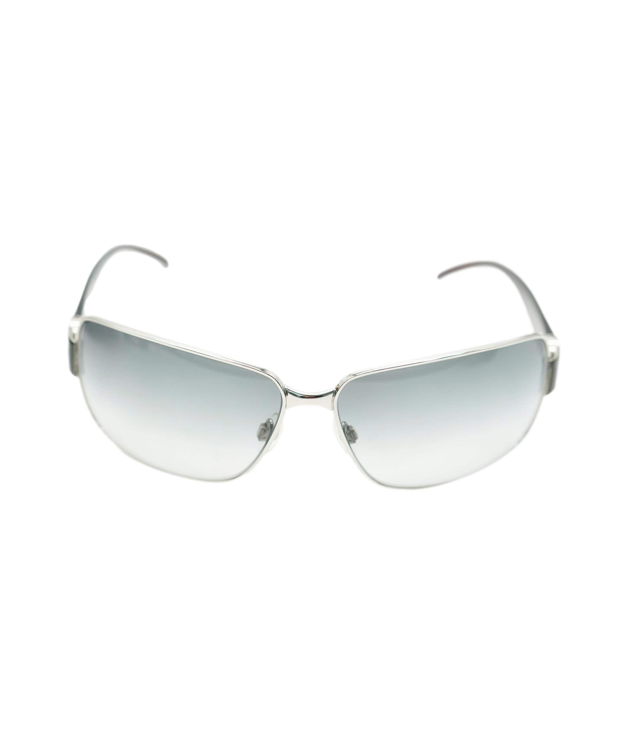Chanel Vintage CC Sunglasses With Case ALC1714
