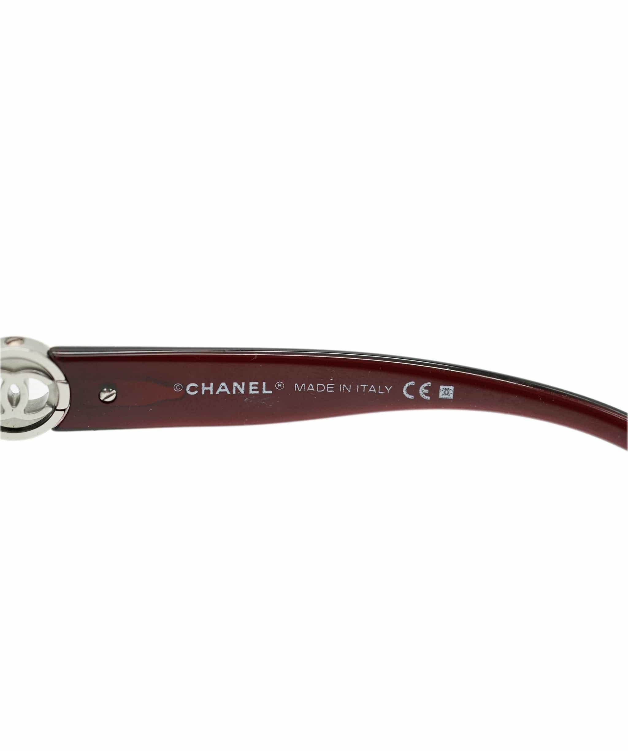 Chanel Vintage CC Sunglasses With Case ALC1714