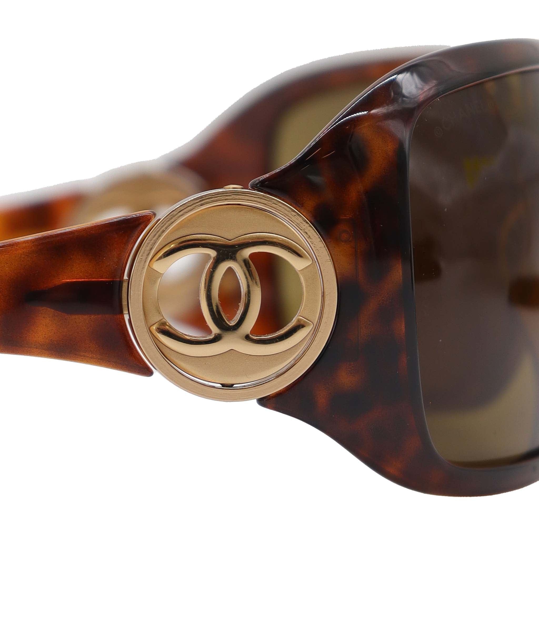 Chanel Logo Sunglasses DXBS3802