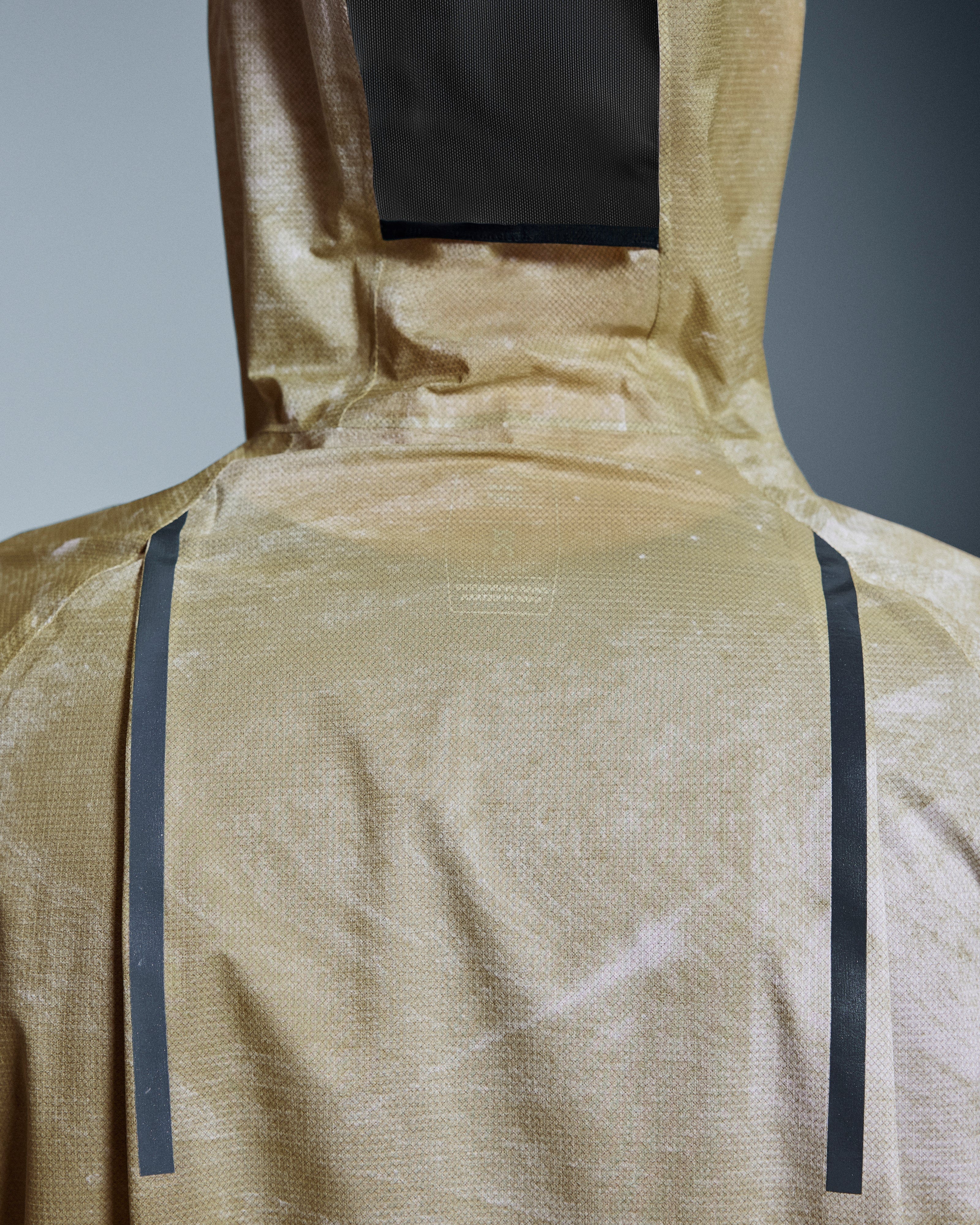 On Running On Ultra Jacket White | Caper