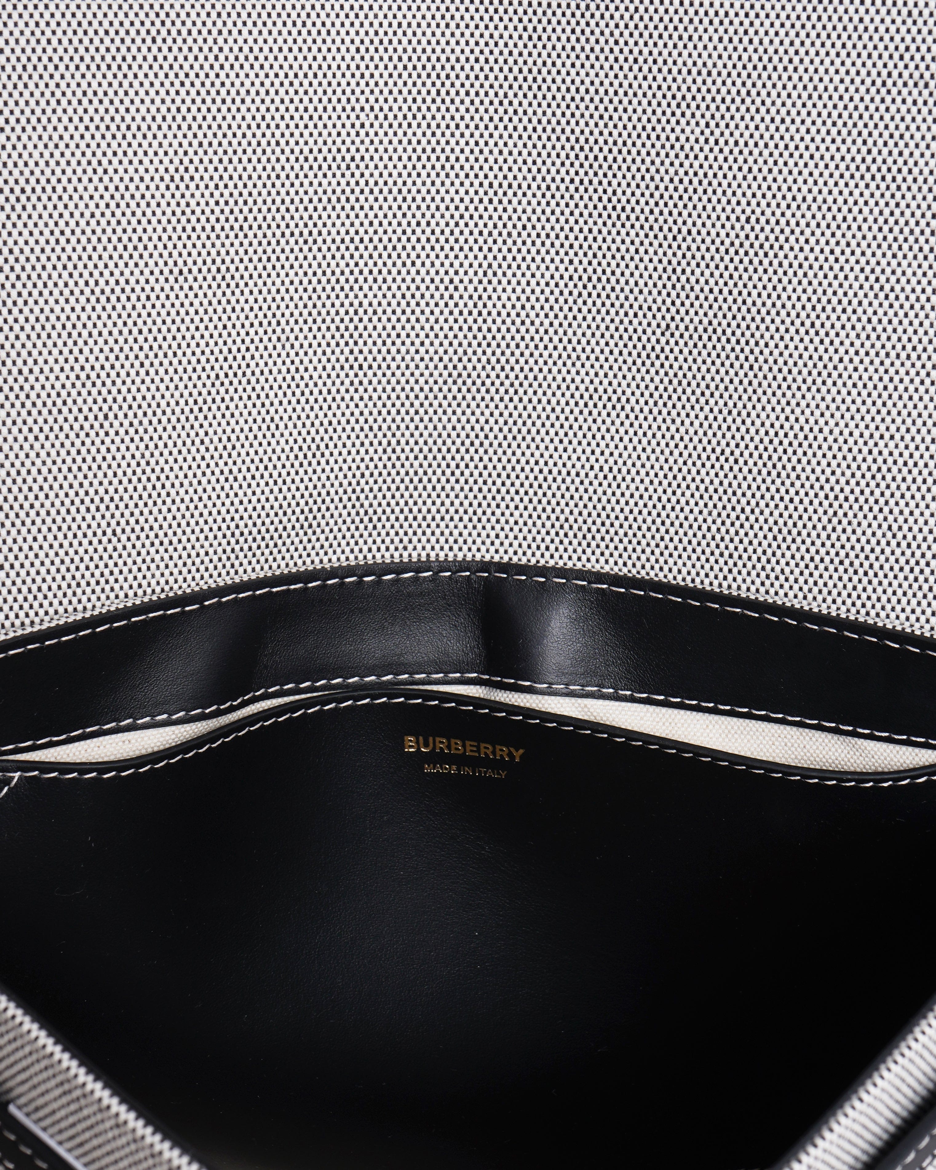 Burberry New Burberry Horseferry Print Note Cropssbody Bag