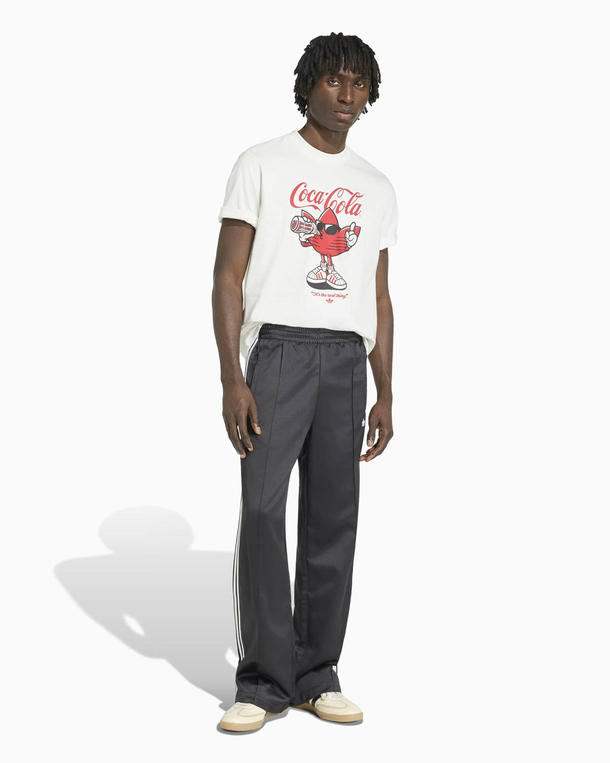 adidas Camiseta con gráfico adidas Originals x Coca - Cola Classic Sport Treffie para hombre