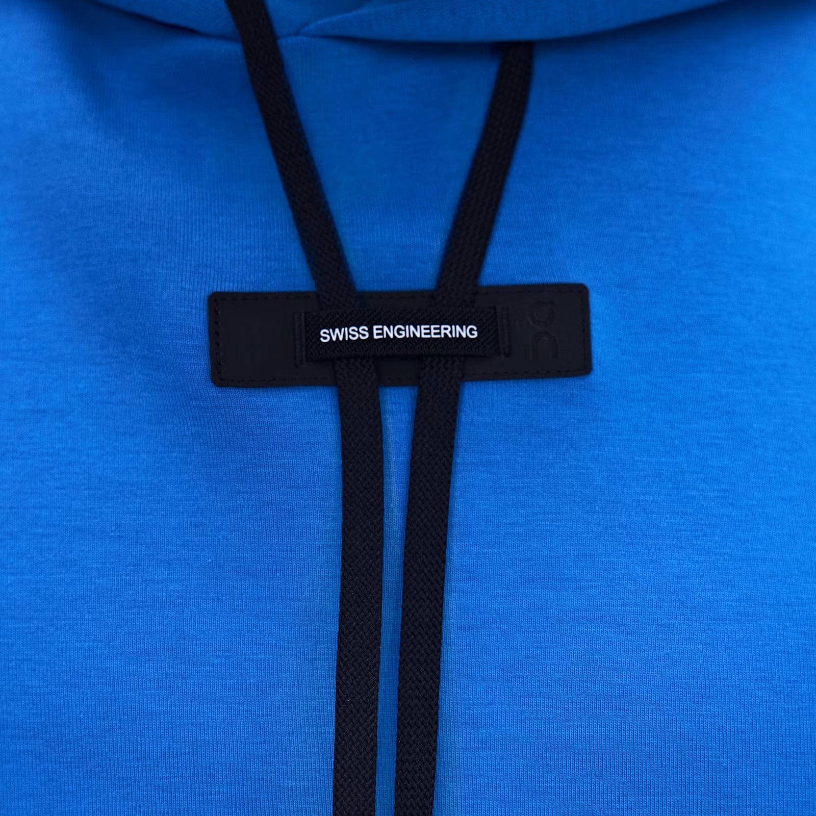 On Running On Focus Tech Hoodie Jay