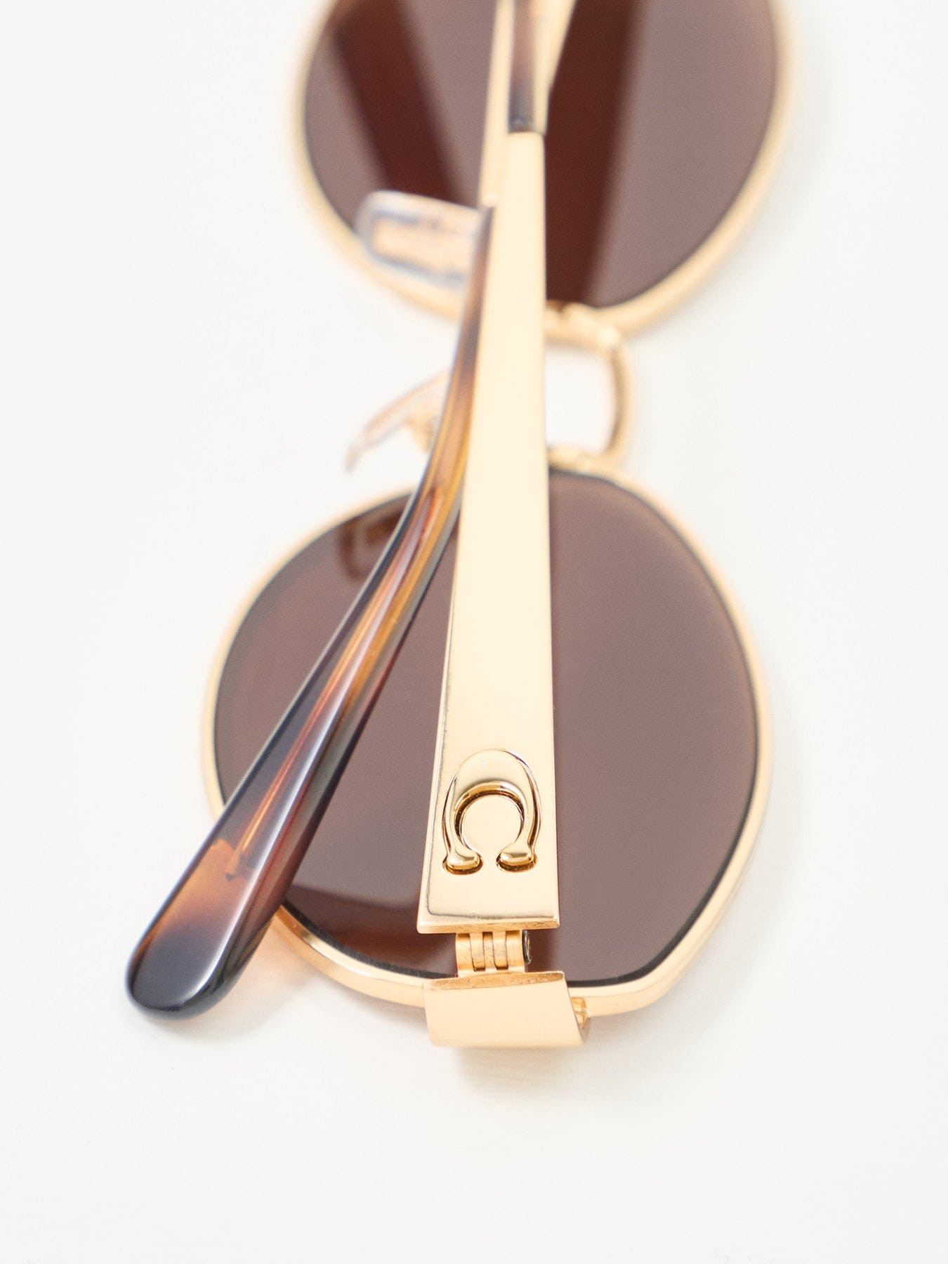 Coach 0HC7192D Round Sunglasses Gold