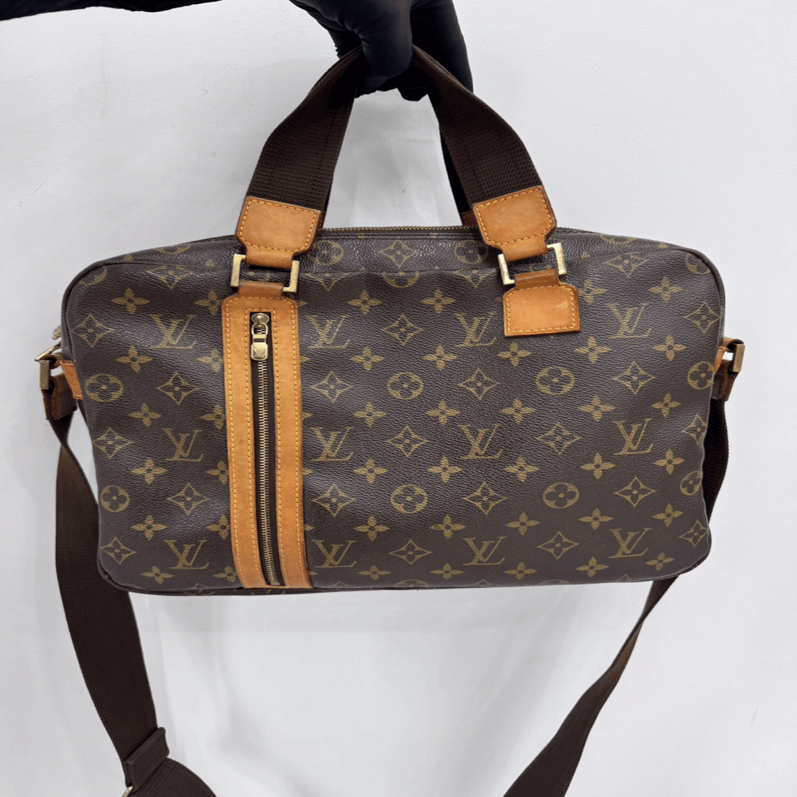 Louis Vuitton bag AKC0553