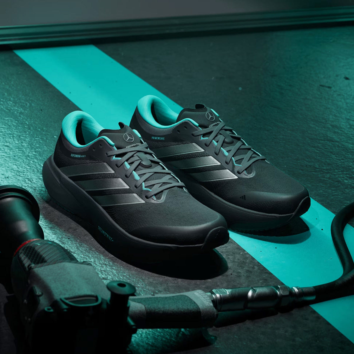 adidas SUPERNOVA RISE 3 + MERCEDES AMG PETRONAS F1 TEAM Core Black / Silver Metallic / Semi Mint Rush