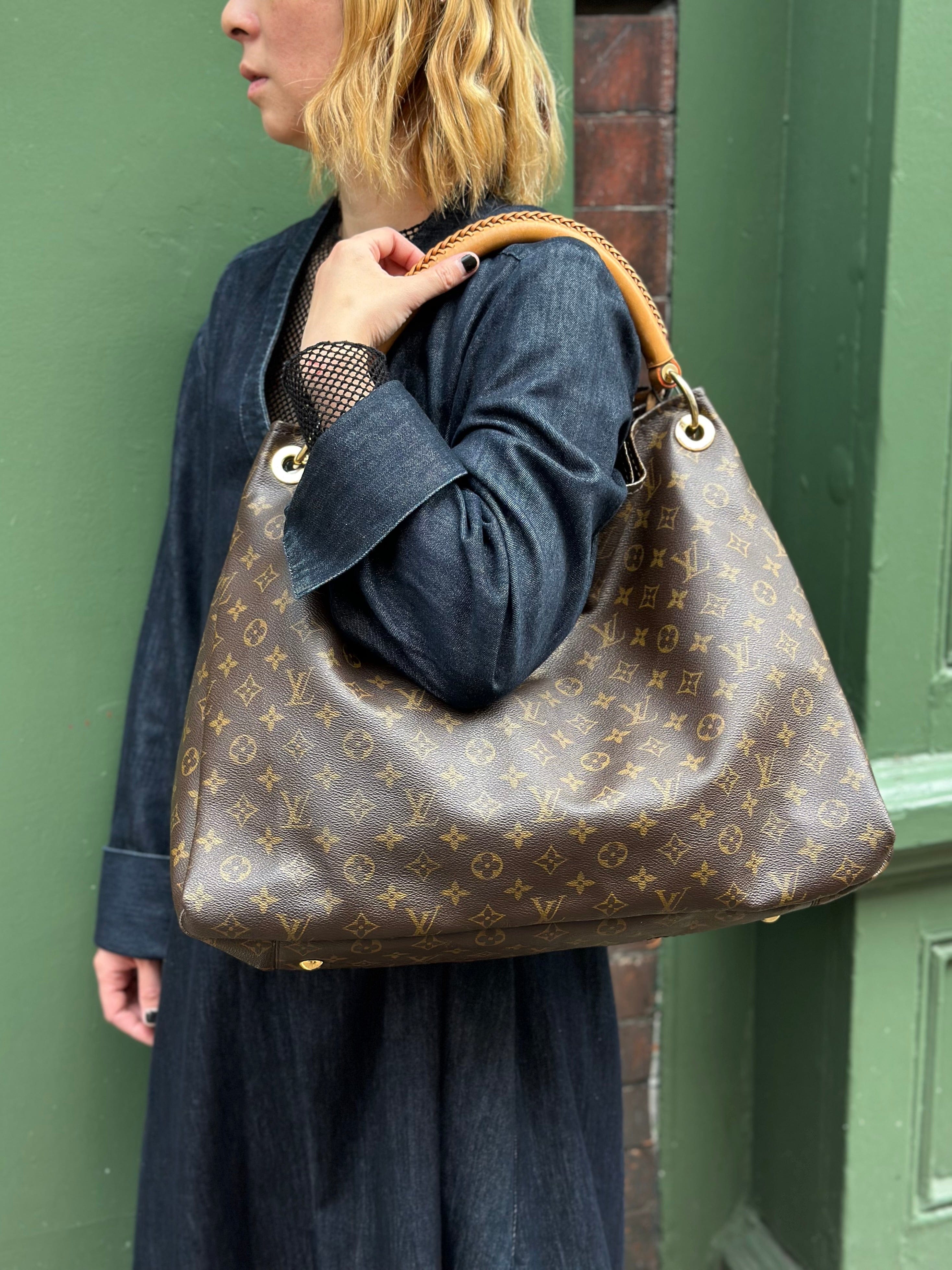 Louis Vuitton Monogram Canvas Artsy GM Shoulder Bag