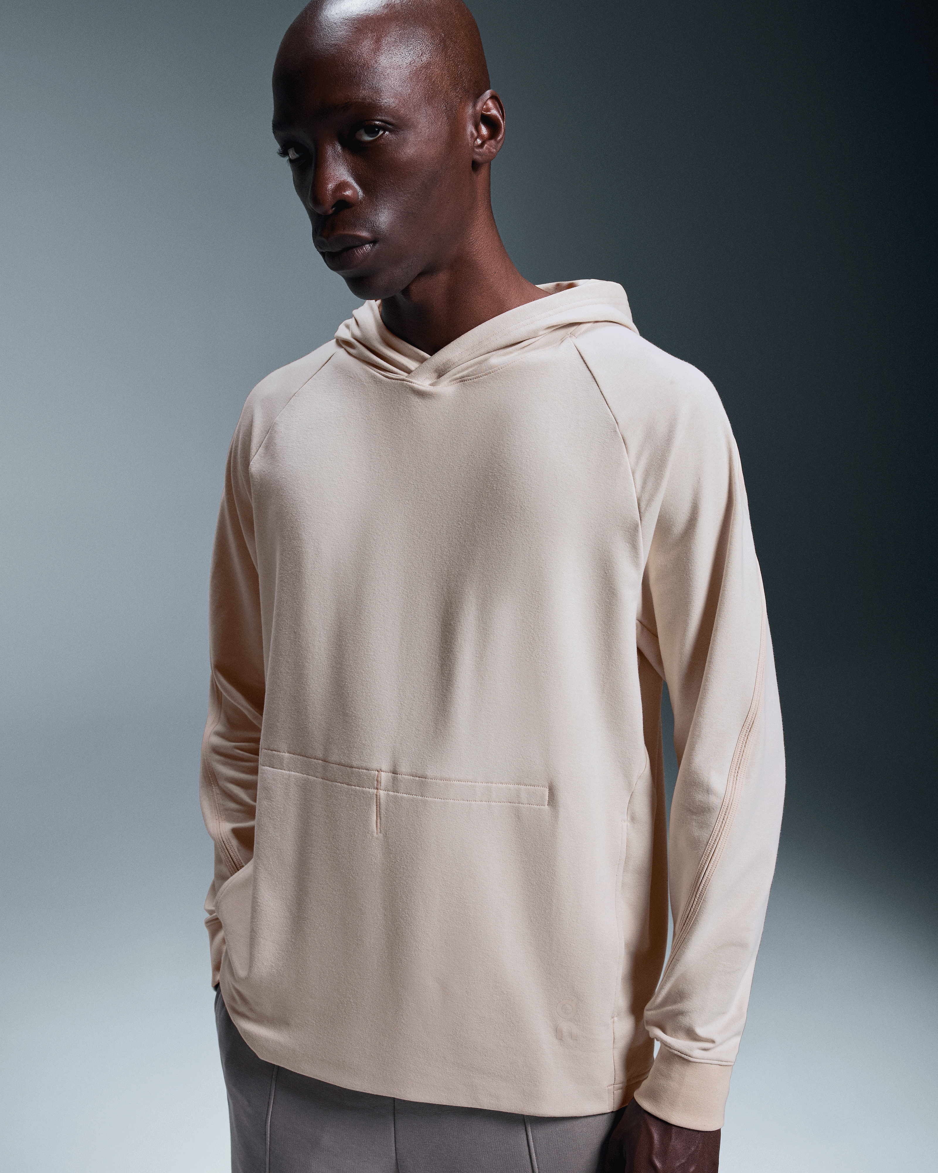 On Running On Movement Hoodie Sand