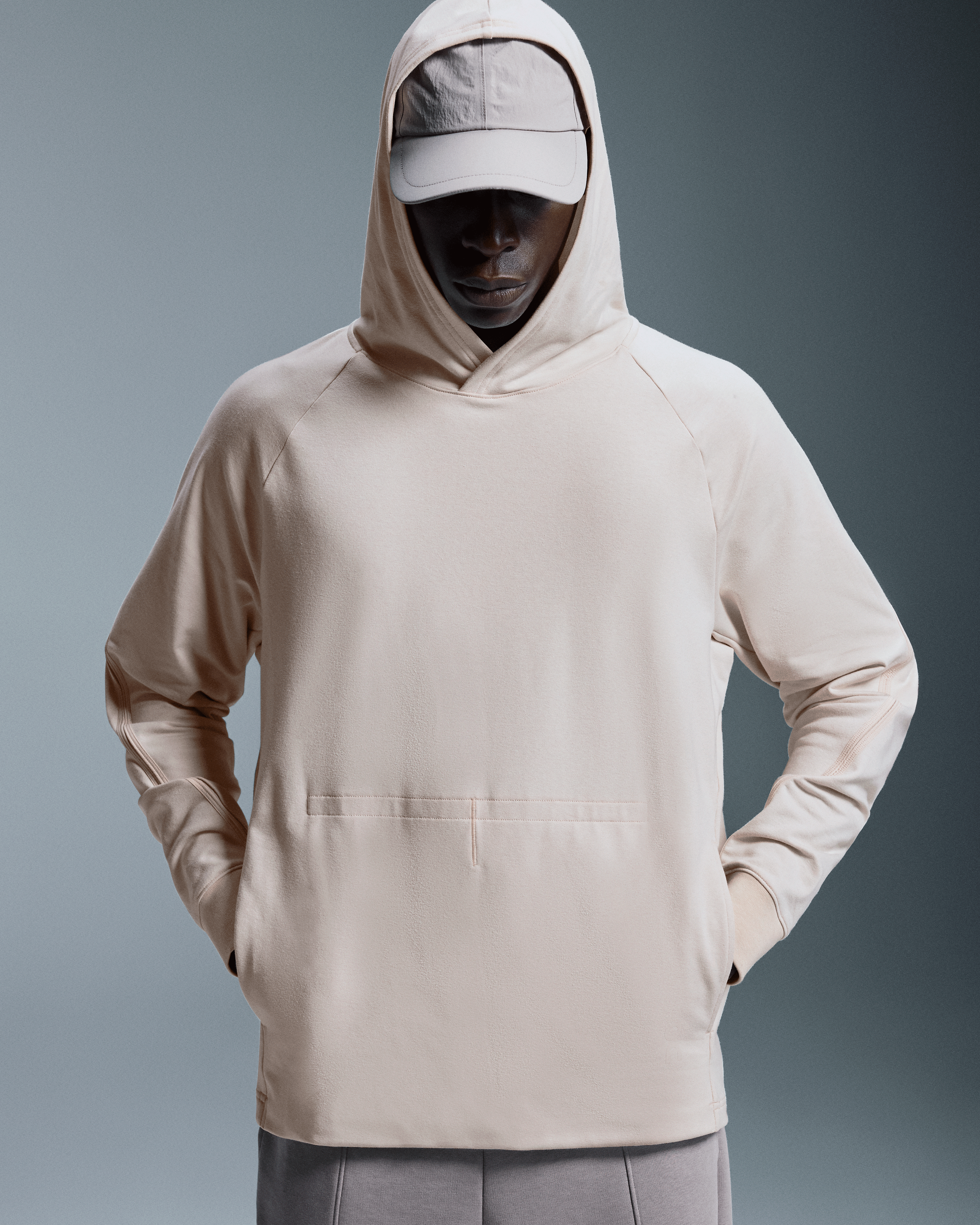 On Running On Movement Hoodie Sand