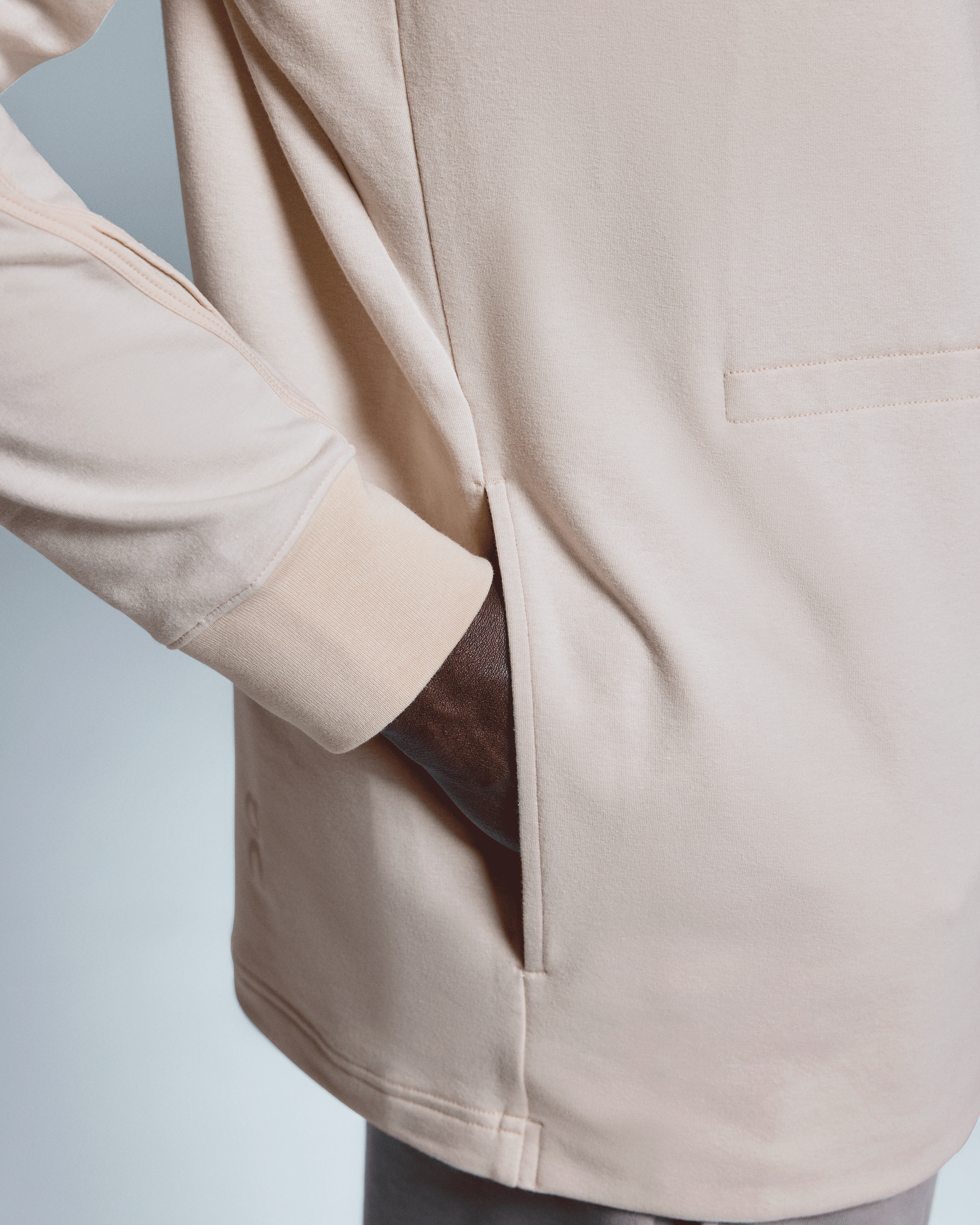 On Running On Movement Hoodie Sand