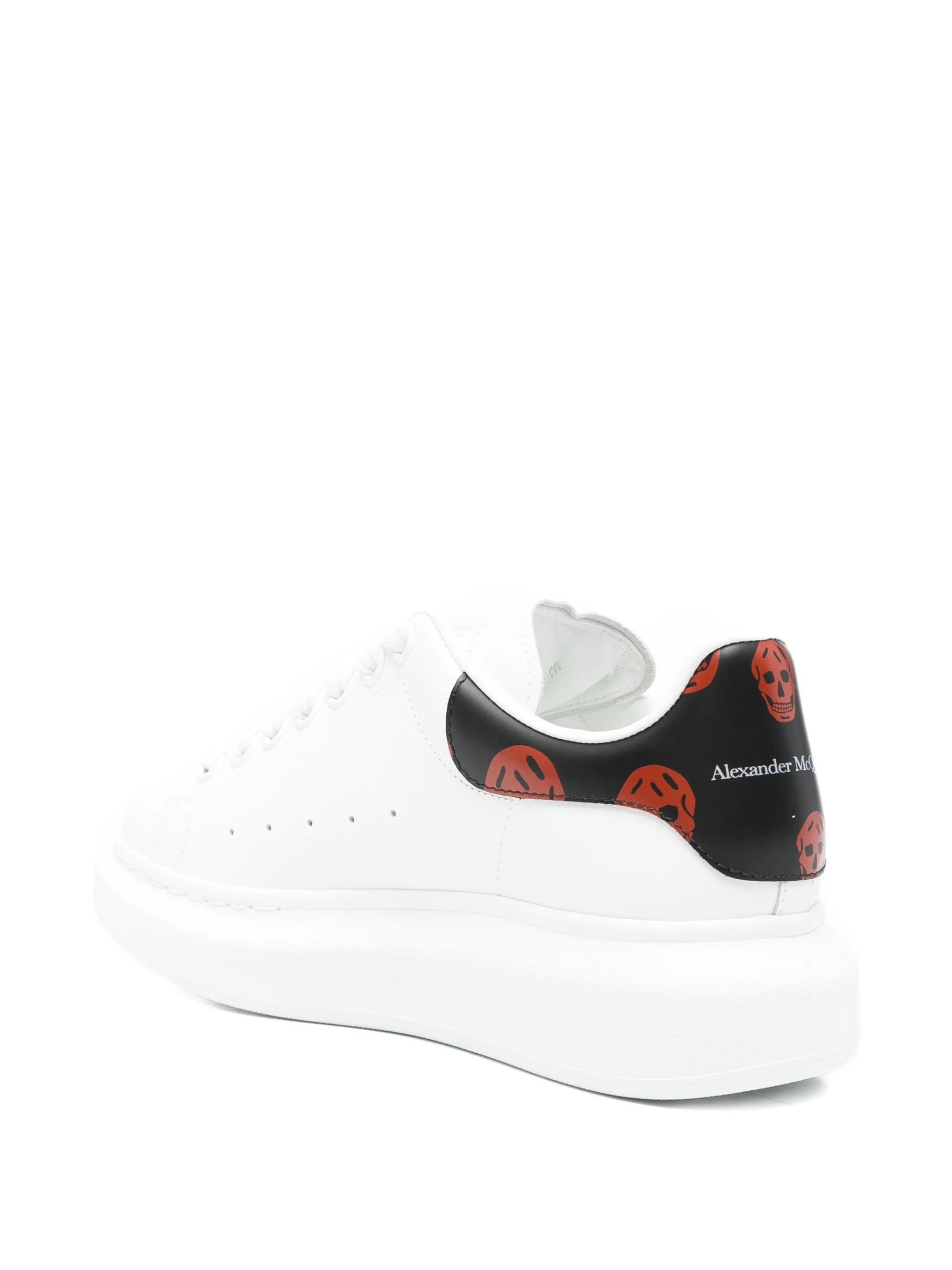 Alexander McQueen Oversized low - top skull - details sneakers