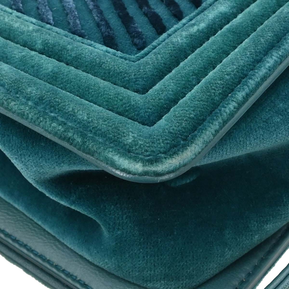 Chanel Boy Chanel 2017 - 2018 Green Velvet Chevron Medium Shoulder Bag