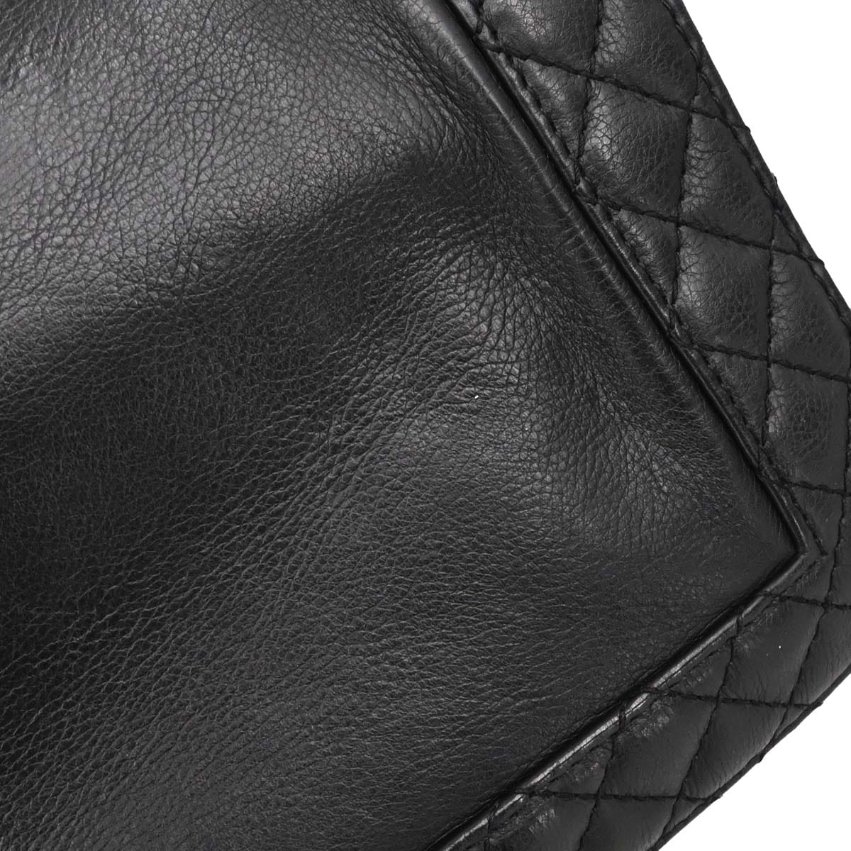 Chanel Boy Chanel 2013 - 2014 Black Soft Lambskin Medium Shoulder Bag