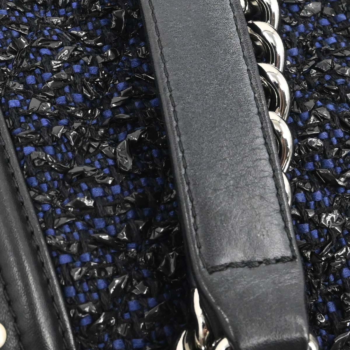 Chanel Boy Chanel 2018 - 2019 Black Lambskin Tweed Medium Shoulder Bag