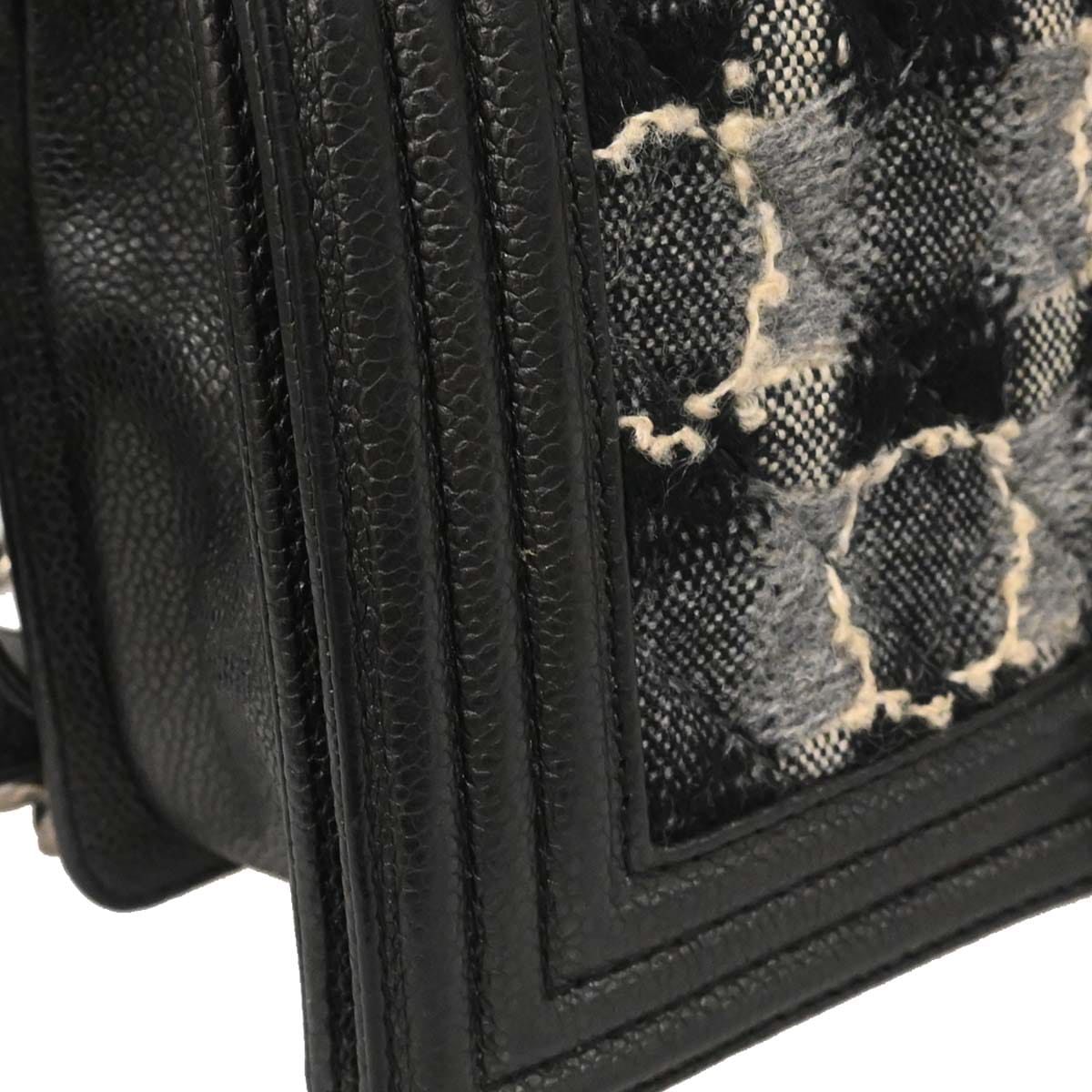 Chanel Boy Chanel 2013 - 2014 Black Caviar Tweed Medium Shoulder Bag