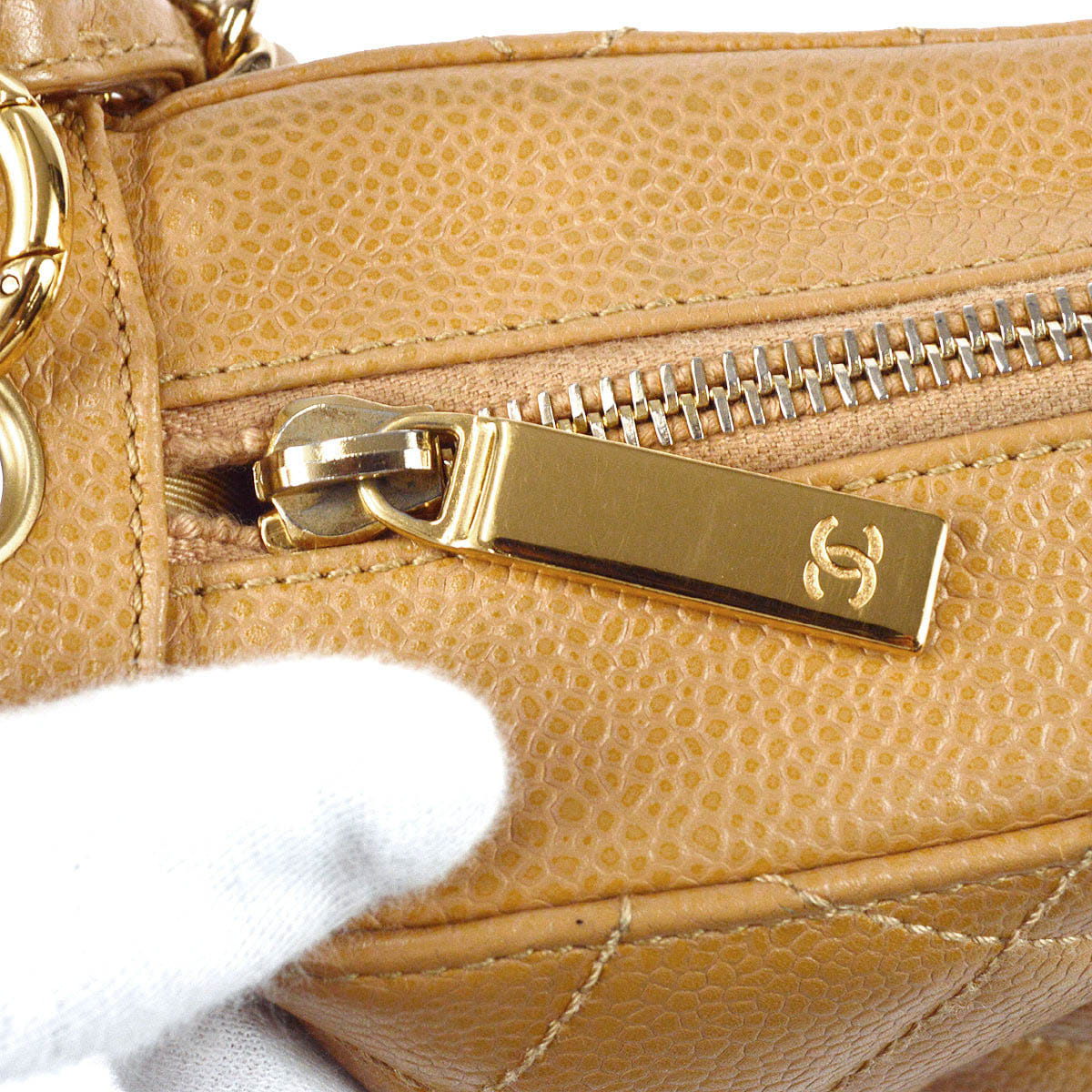 Chanel 2004 - 2005 Beige Caviar Shoulder Bag