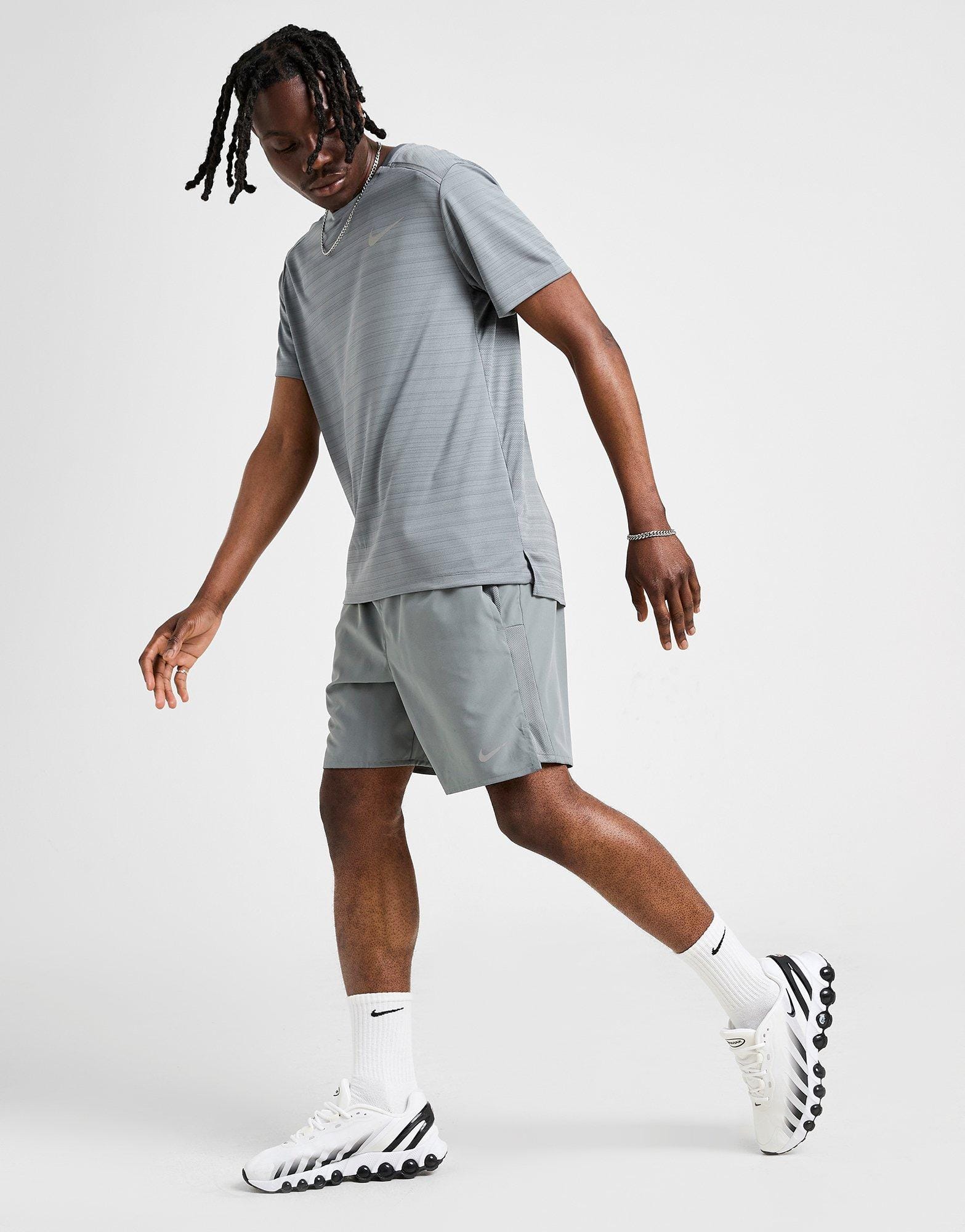 Nike Challenger 7" Shorts