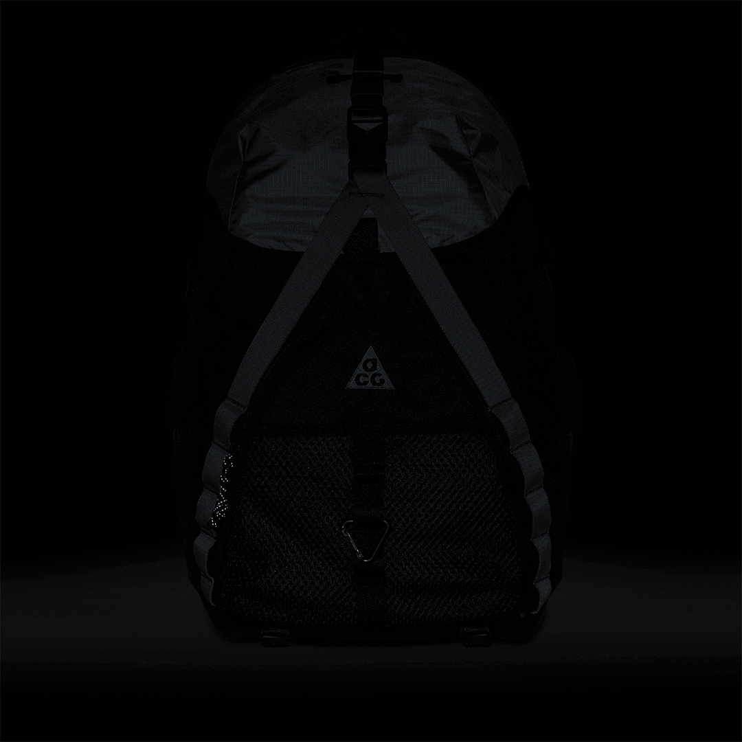 Nike ACG DAYMAX BACKPACK 25 l BLACK / COLLEGE GREY