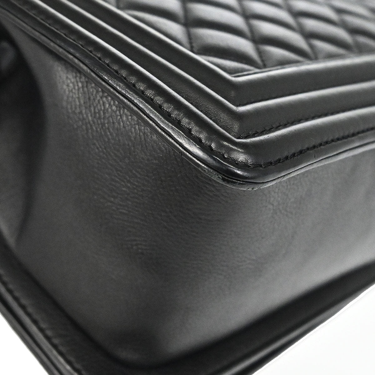 Chanel Boy Chanel 2012 - 2013 Black Lambskin Medium Shoulder Bag